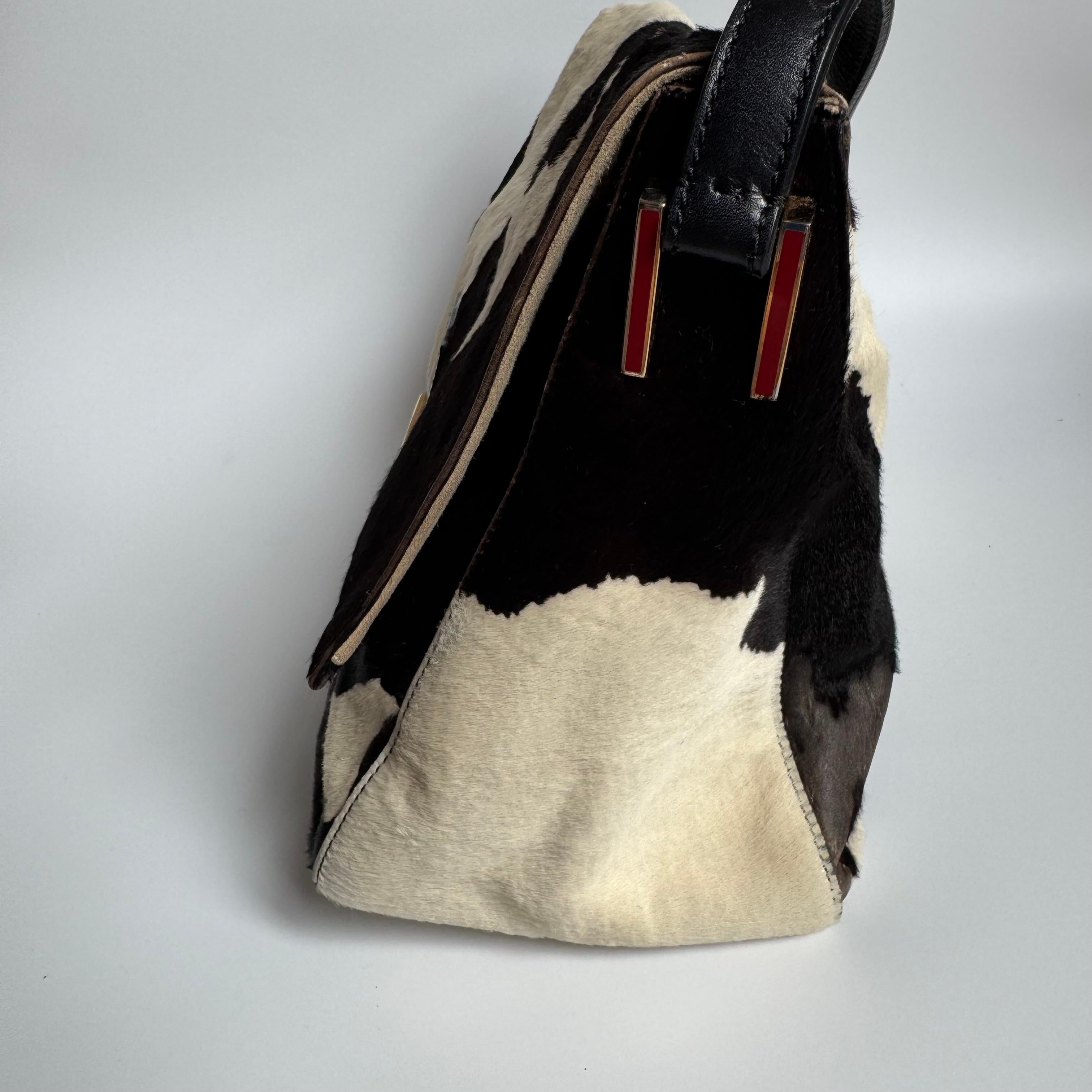 Fendi Mamma Baguette Large Pony hair in Cow Print Black and White
These are professional photos of the actual bag offered by Luxbags.
Get ahead of the fashion curve with the Fendi Baguette Pony hair shoulder bag in cow print. Made with high-quality