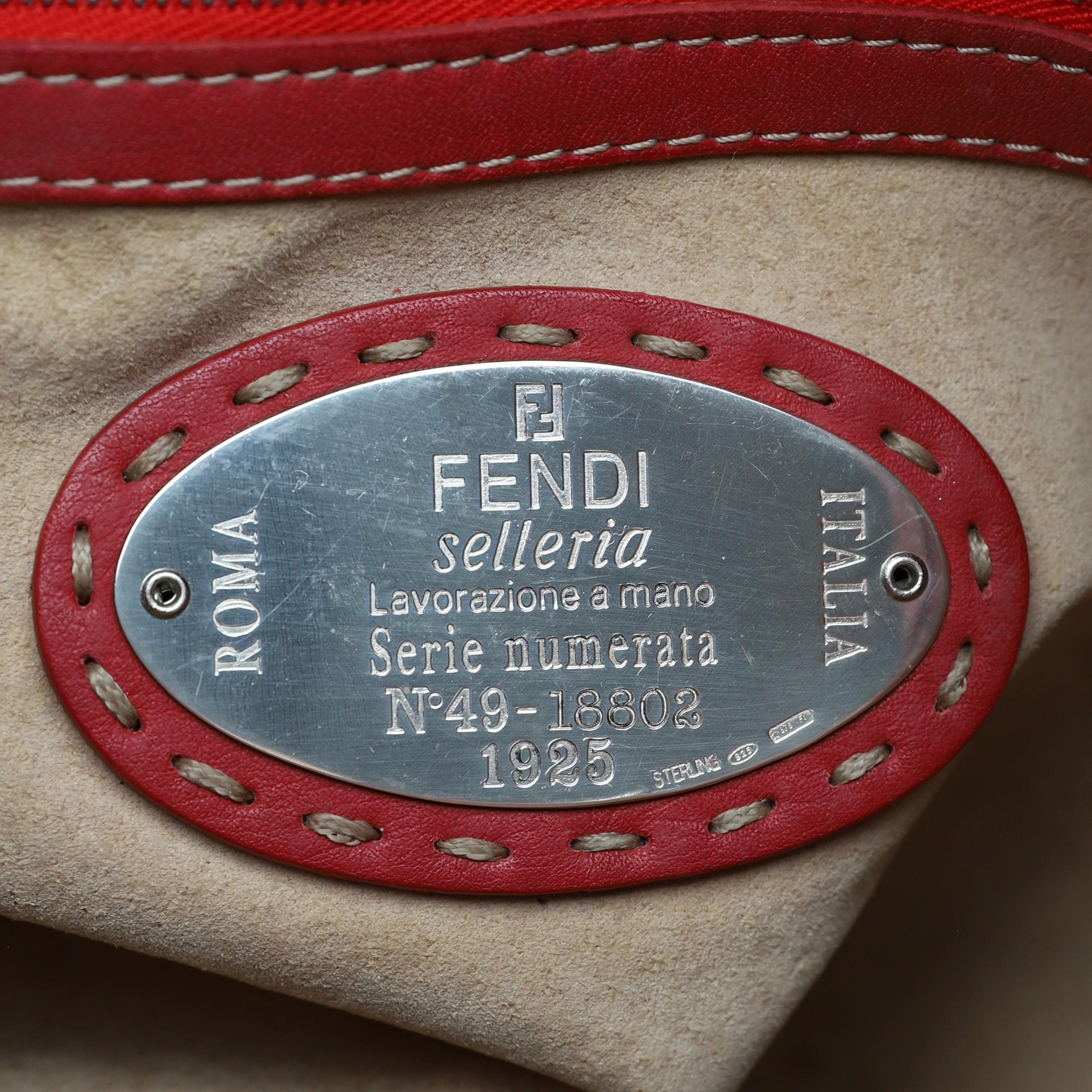 Fendi Mamma Baguette leather handbag In Good Condition For Sale In Rīga, LV