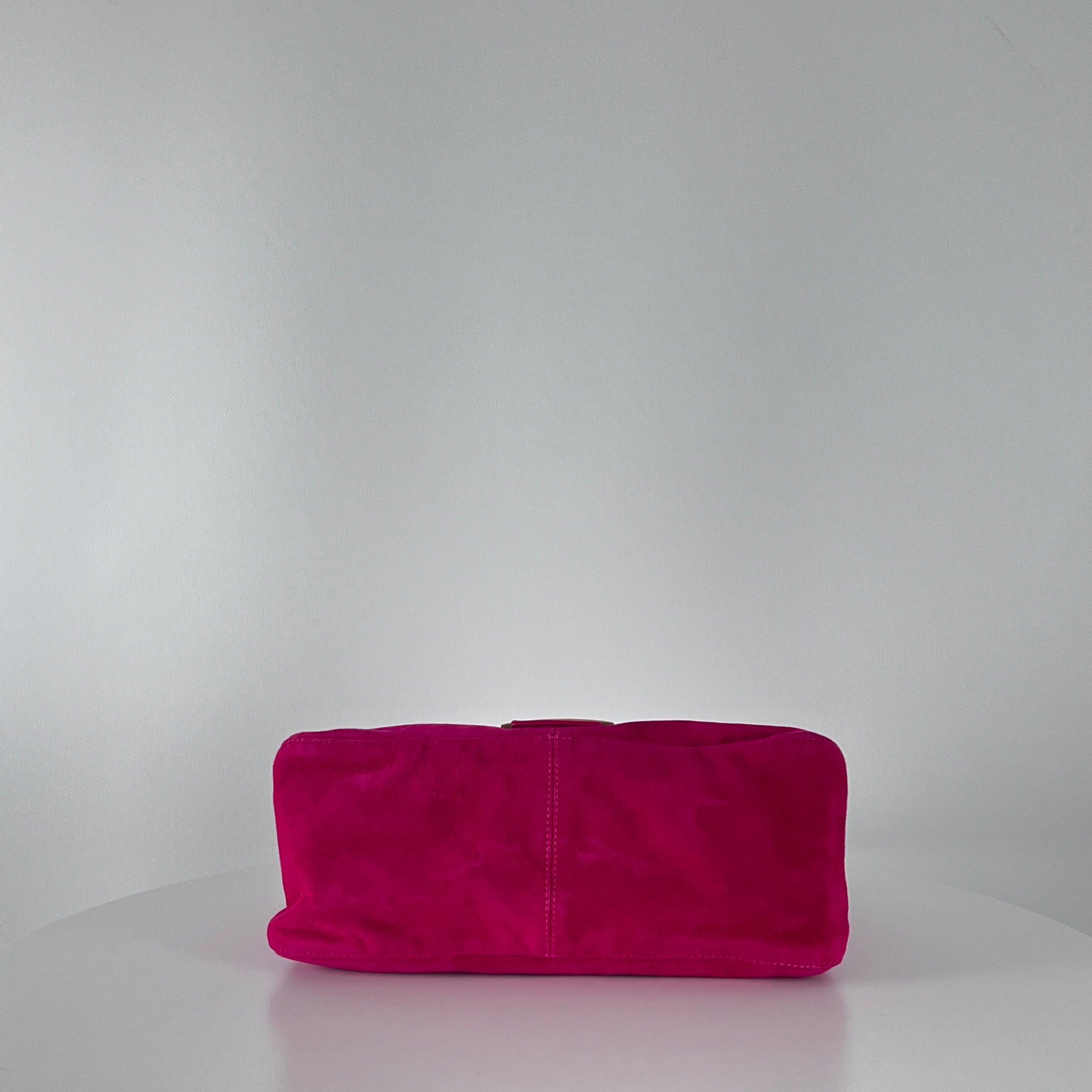 Fendi Mamma Baguette Pink Suede Shoulder Bag in vendita 5