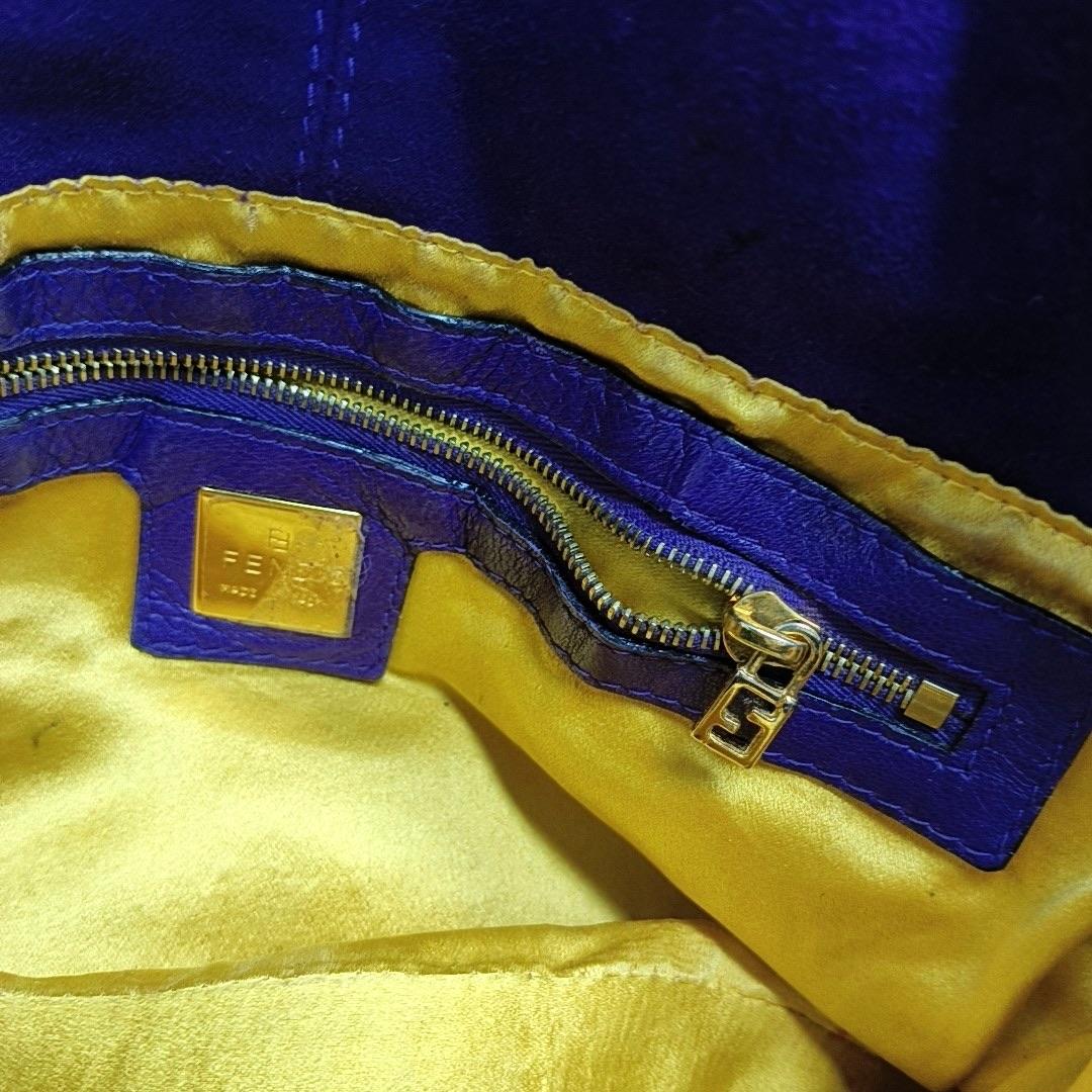 Fendi Mamma Baguette Cuir velours violet en vente 13