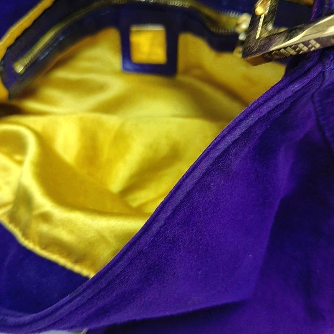 Fendi Mamma Baguette Cuir velours violet en vente 14