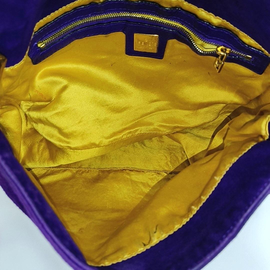 Fendi Mamma Baguette Cuir velours violet en vente 2