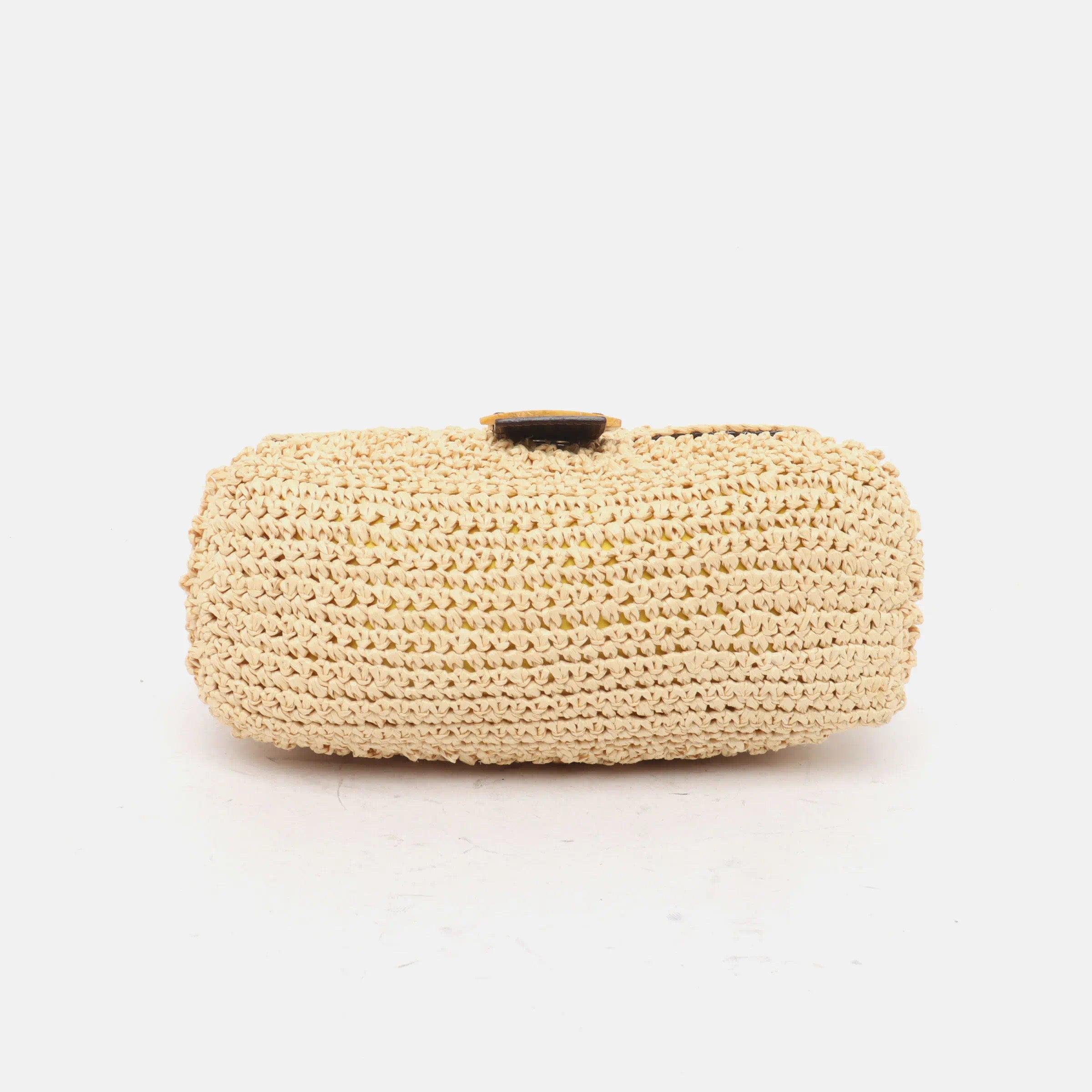 Fendi Mamma Baguette Raffia Crochet Shoulder Bag with Flower For Sale 3