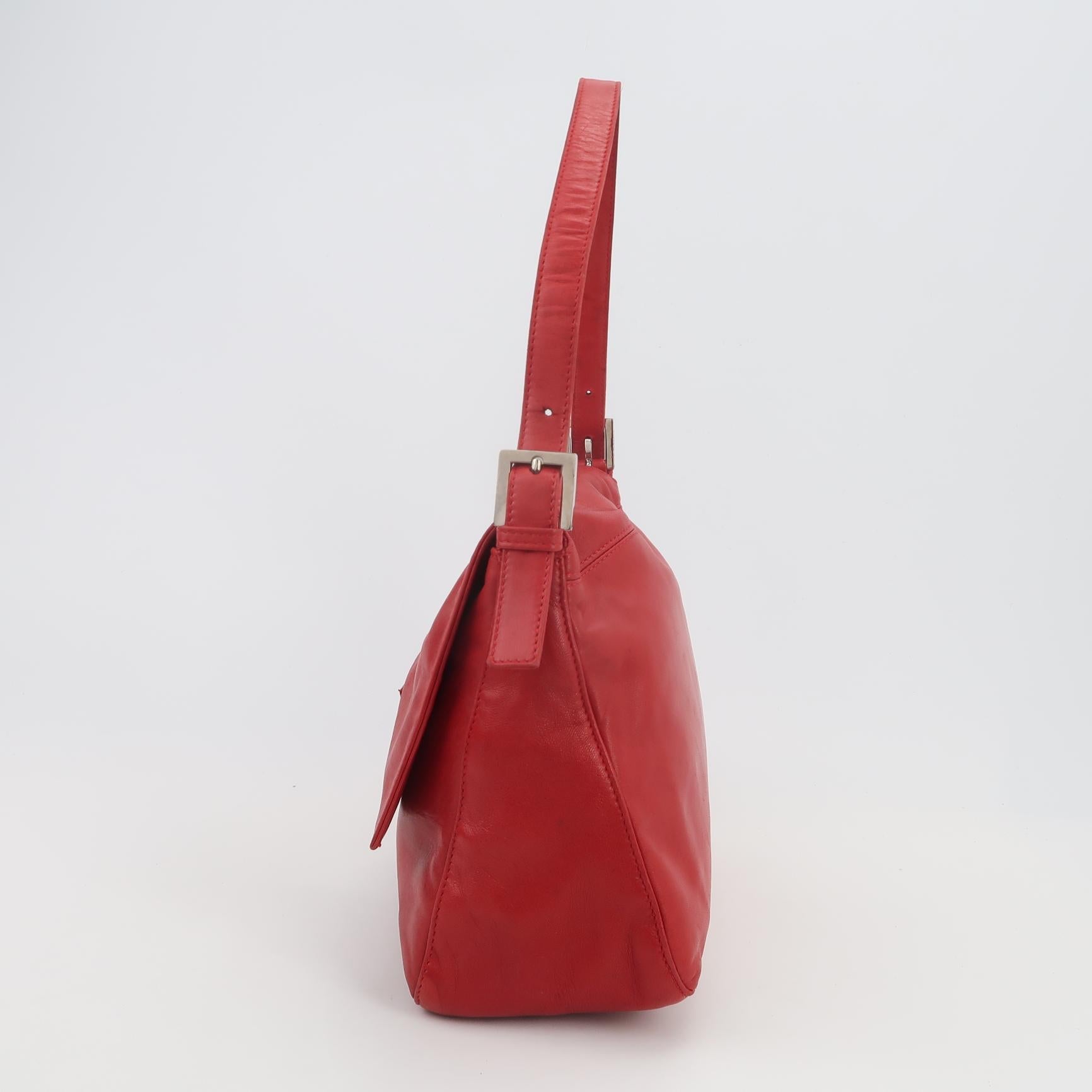 Rouge Fendi Mamma Baguette Red Lambskin Leather Silver Hardware en vente