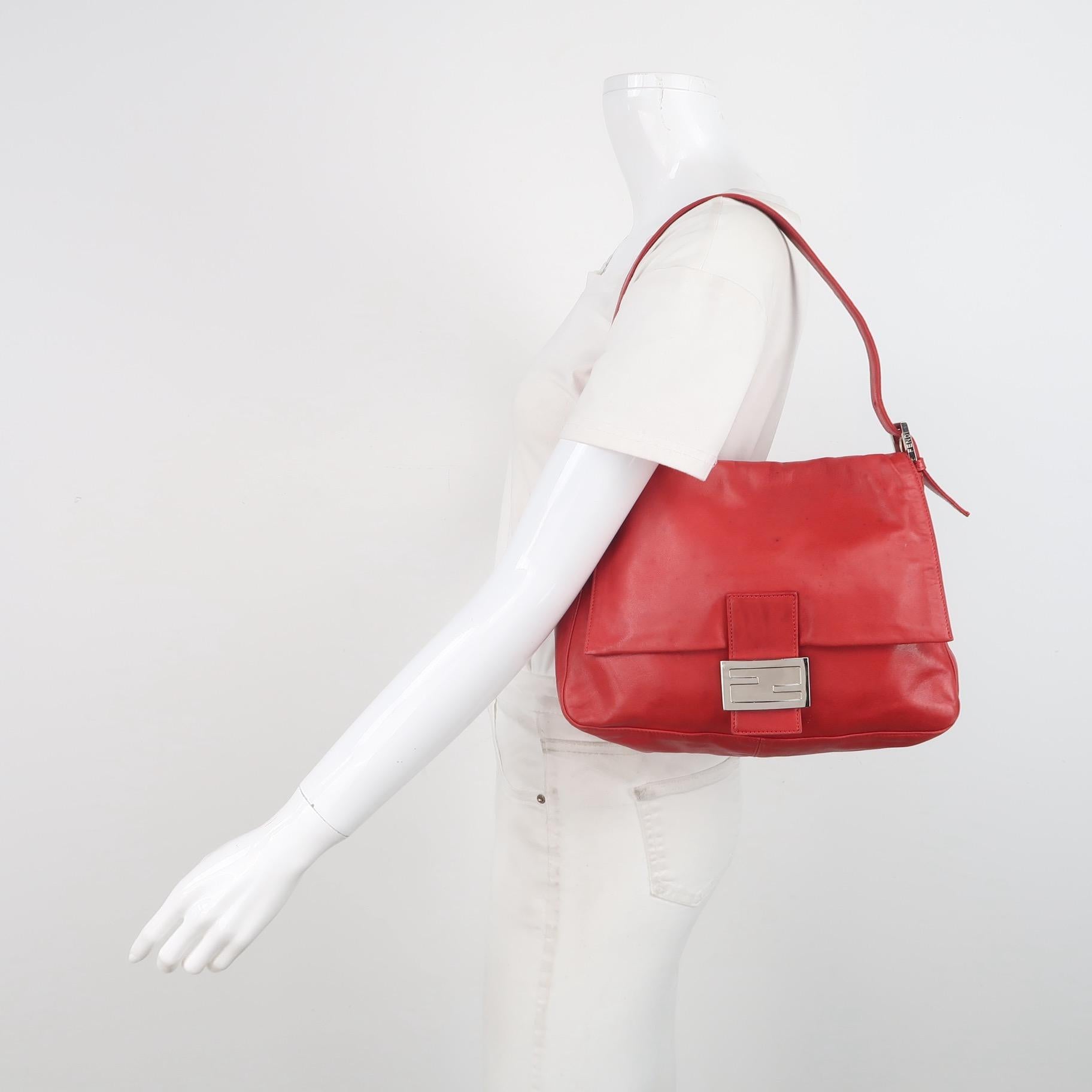 Fendi Mamma Baguette Red Lambskin Leather Silver Hardware Bon état - En vente à AUBERVILLIERS, FR