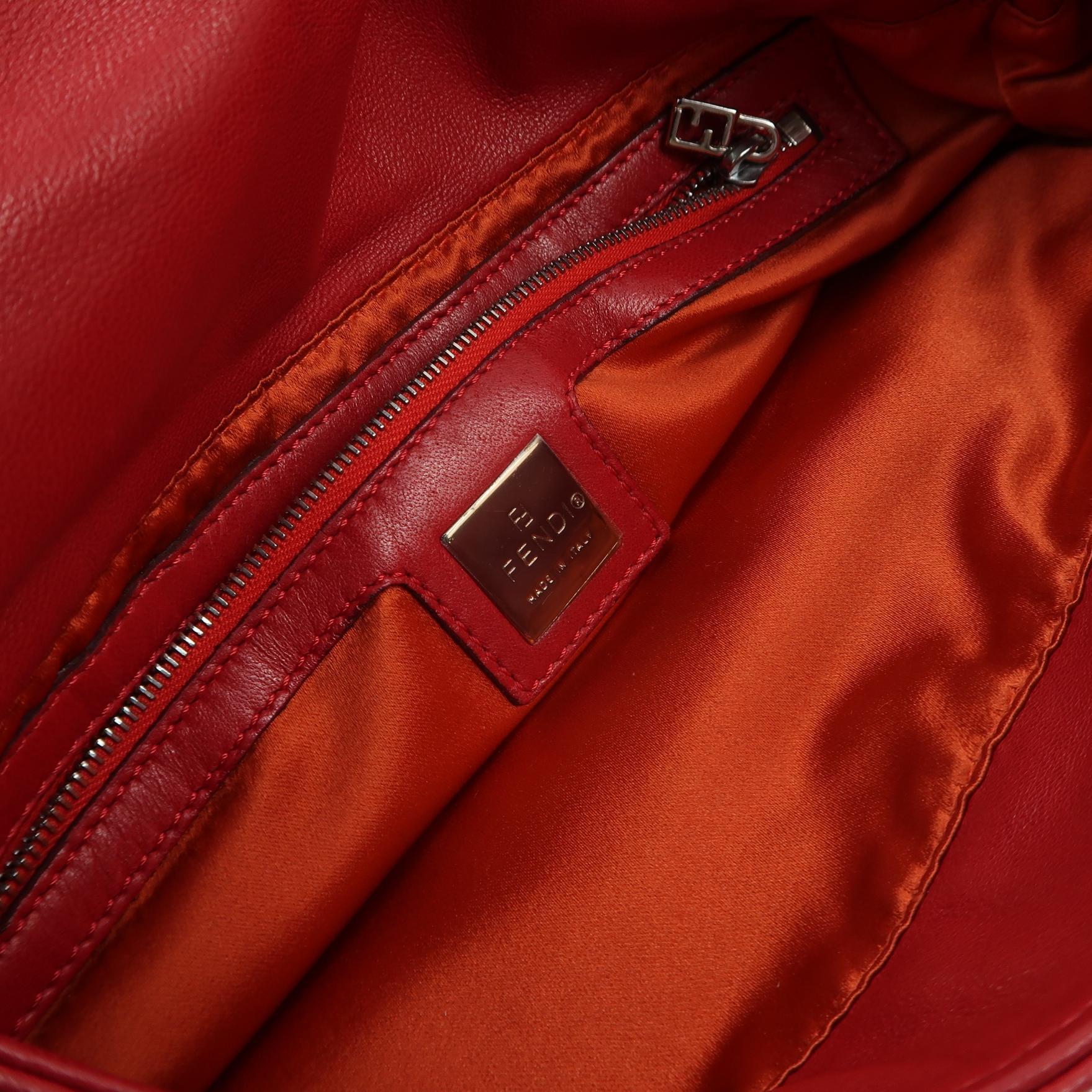 Fendi Mamma Baguette Red Lambskin Leather Silver Hardware Pour femmes en vente