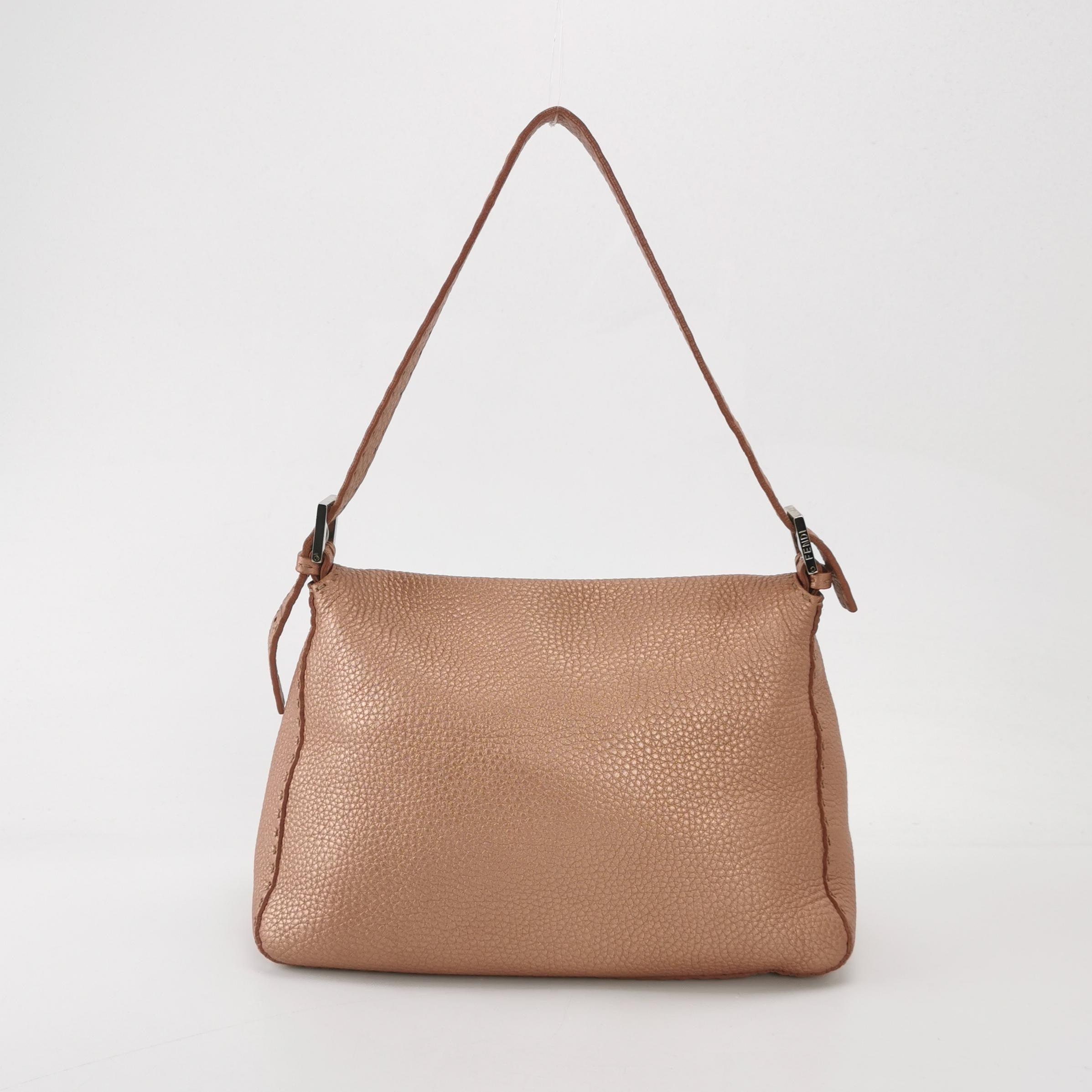 Fendi Mamma Baguette Selleria Calfskin Leather Pink Metallic In Good Condition For Sale In AUBERVILLIERS, FR