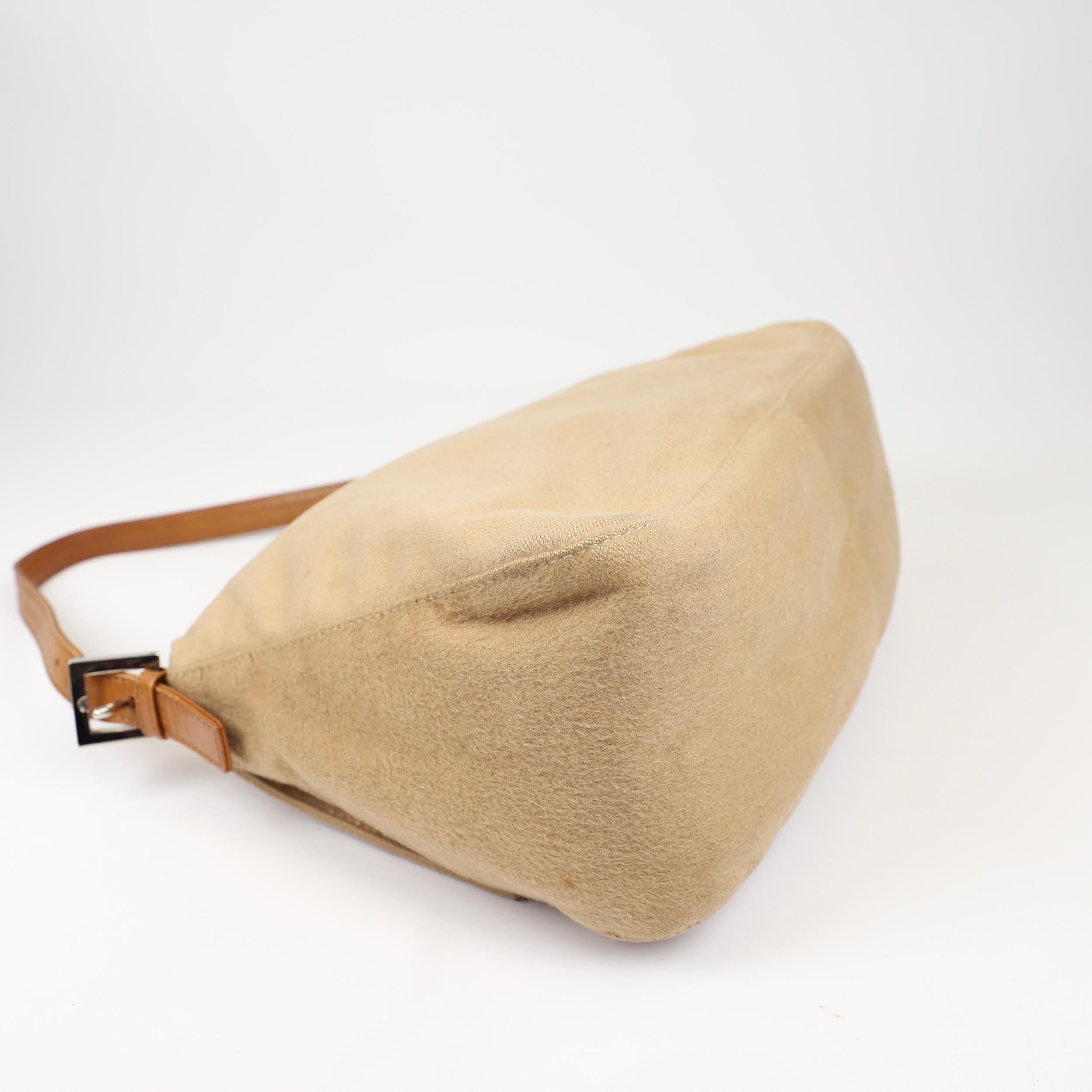 Fendi Mamma Baguette wool handbag For Sale 10