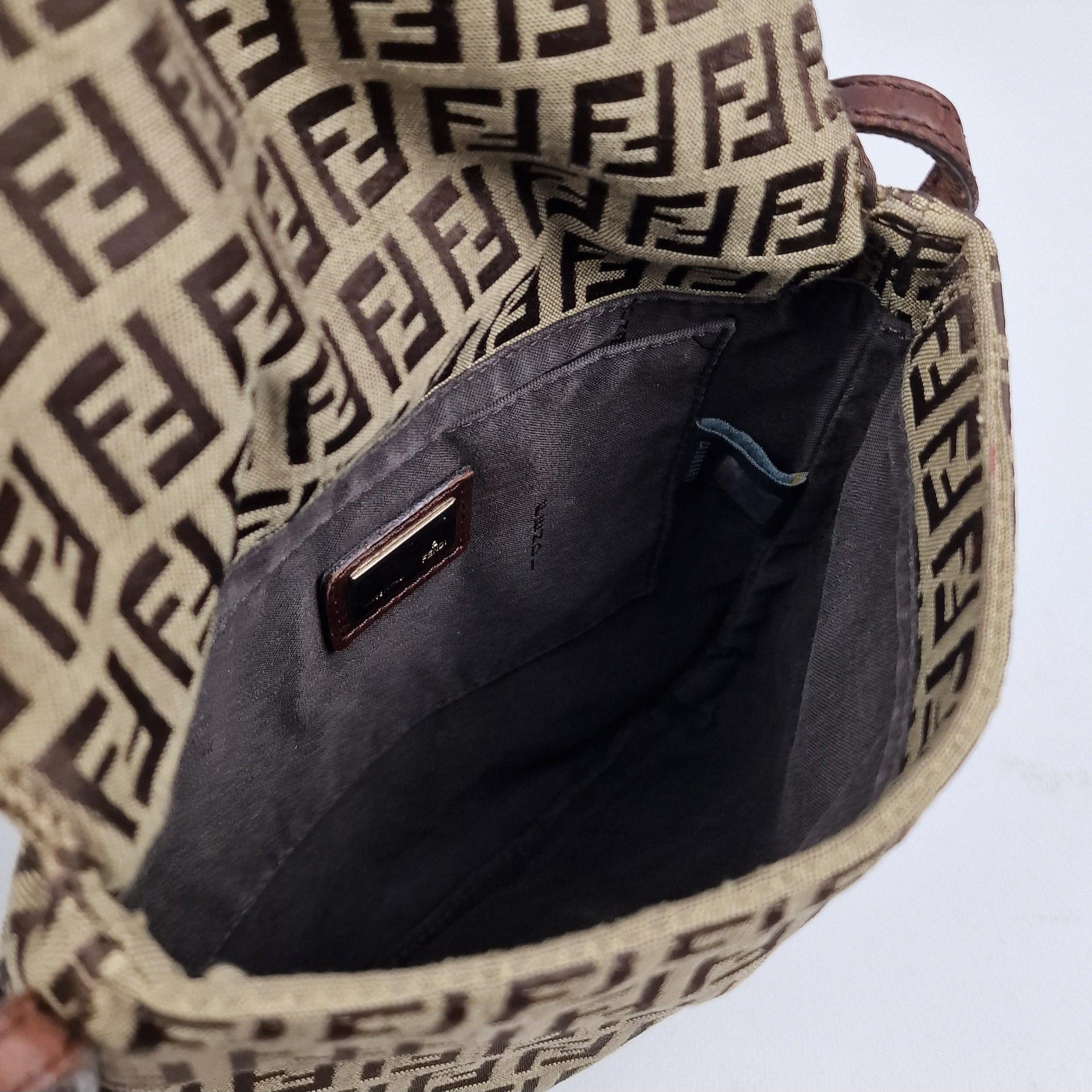 Fendi Mamma Baguette Zucca Canvas Umhängetasche Braun im Angebot 5