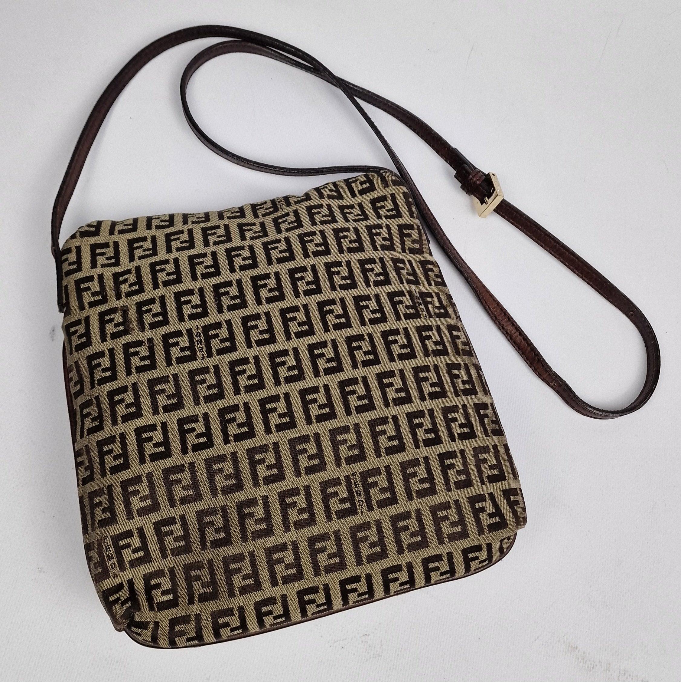 Fendi Mamma Baguette Zucca Canvas Umhängetasche Braun im Angebot 2