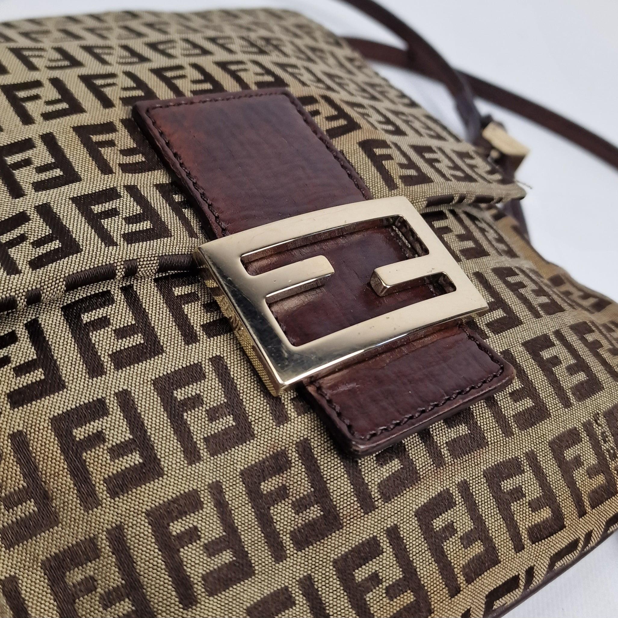 Fendi Mamma Baguette Zucca Canvas Umhängetasche Braun im Angebot 4