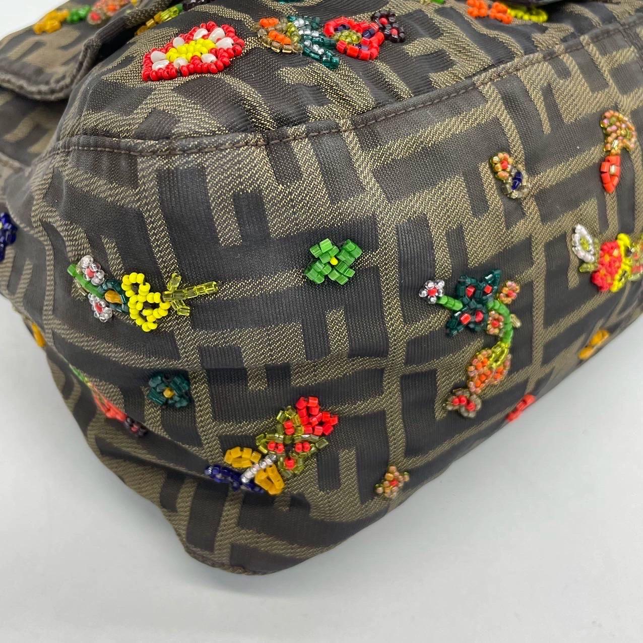 Fendi Mamma Baguette Zucca Monogramme Broderie florale en perles en vente 9