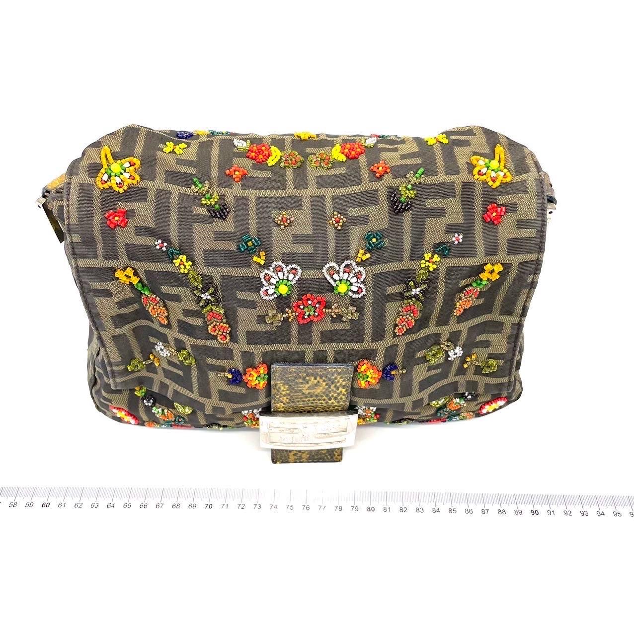 Fendi Mamma Baguette Zucca Monogramme Broderie florale en perles Bon état - En vente à AUBERVILLIERS, FR