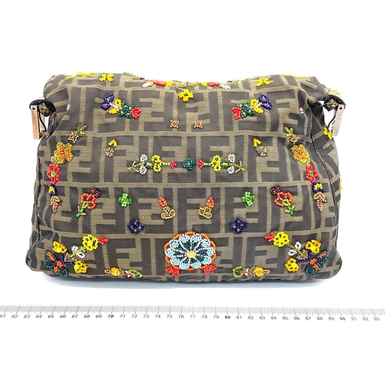Fendi Mamma Baguette Zucca Monogramme Broderie florale en perles Pour femmes en vente