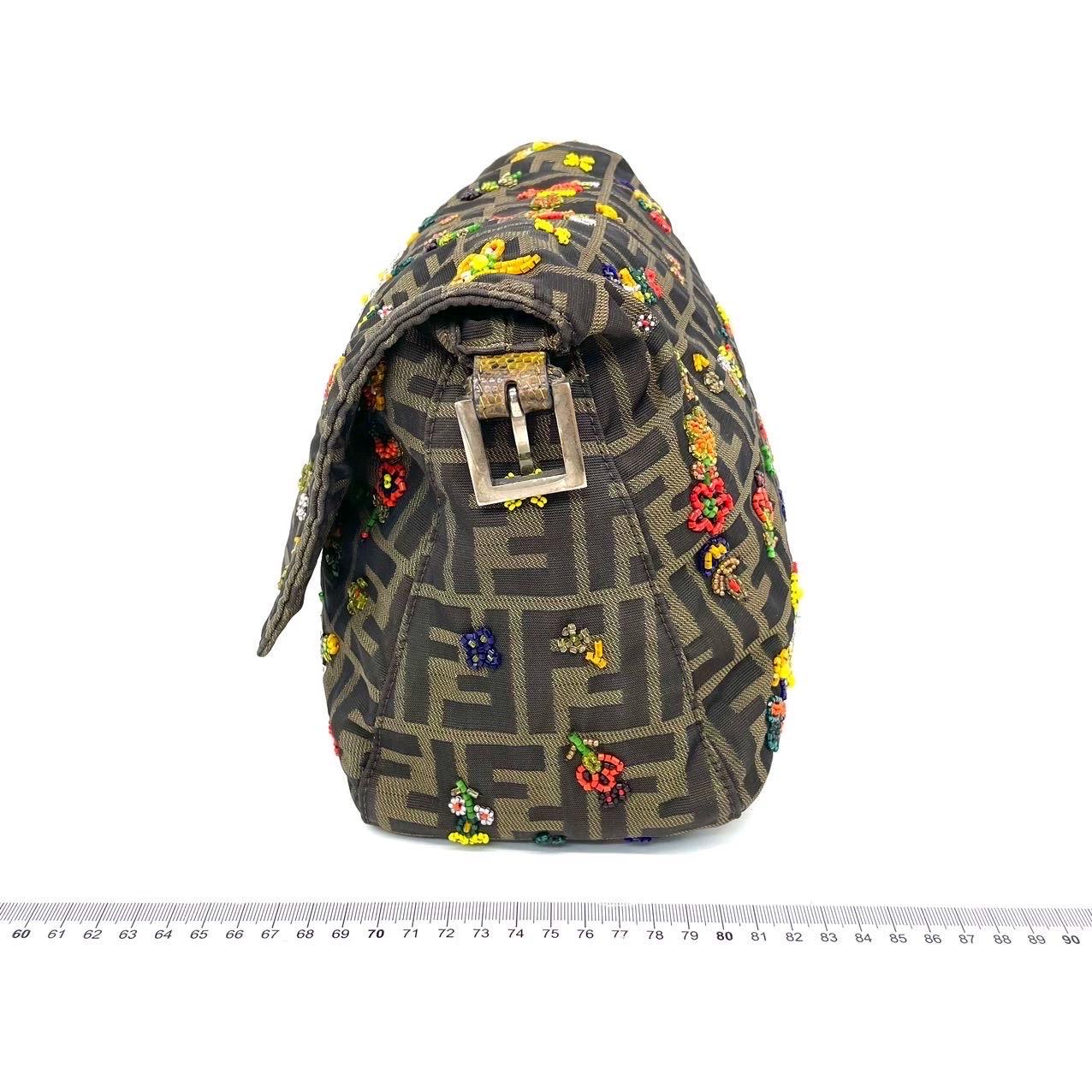 Fendi Mamma Baguette Zucca Monogramme Broderie florale en perles en vente 1