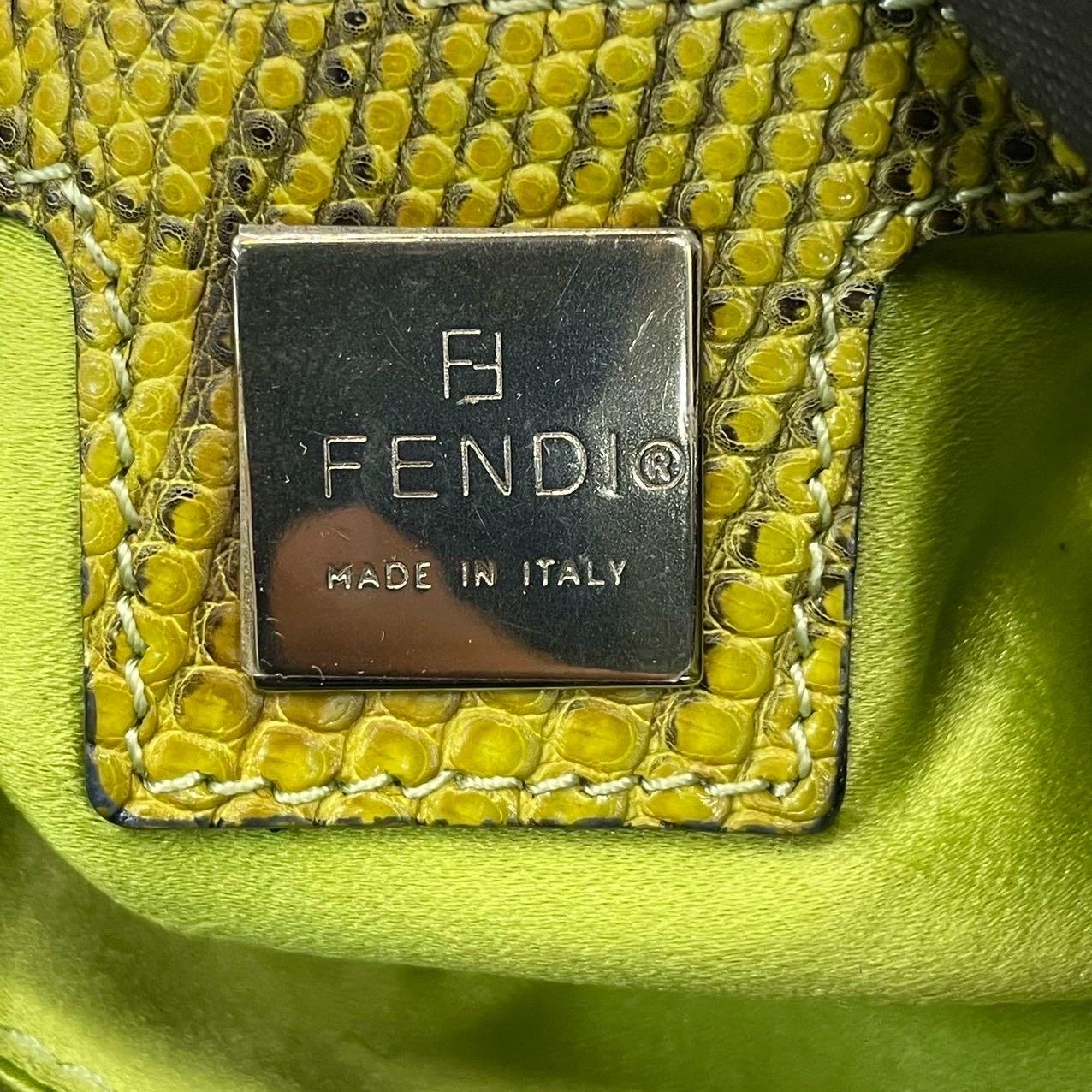 Fendi Mamma Baguette Zucca Monogramme Broderie florale en perles en vente 3