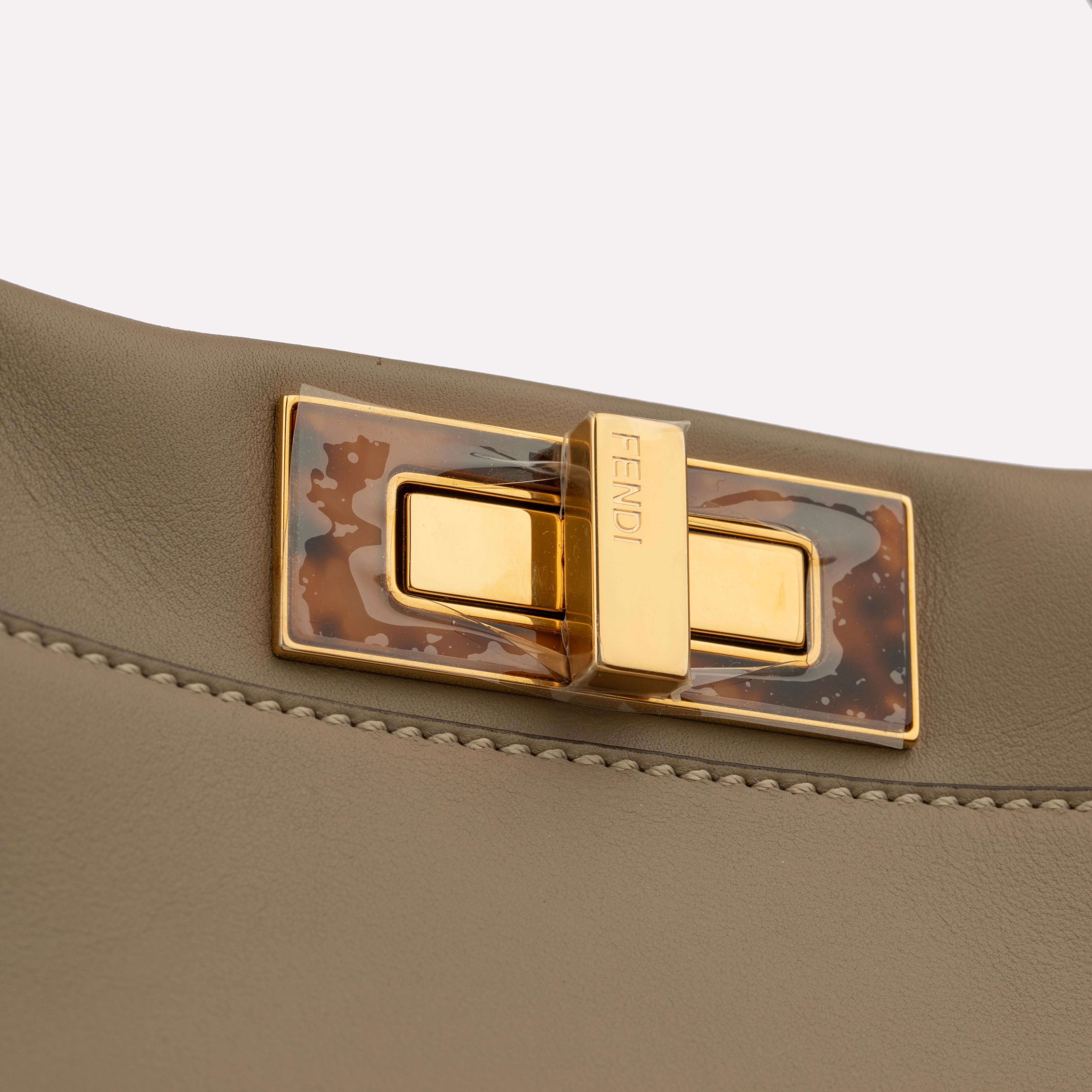 Women's or Men's Fendi Medium Peekaboo Bag In Taupe Leather With Gold Hardware For Sale