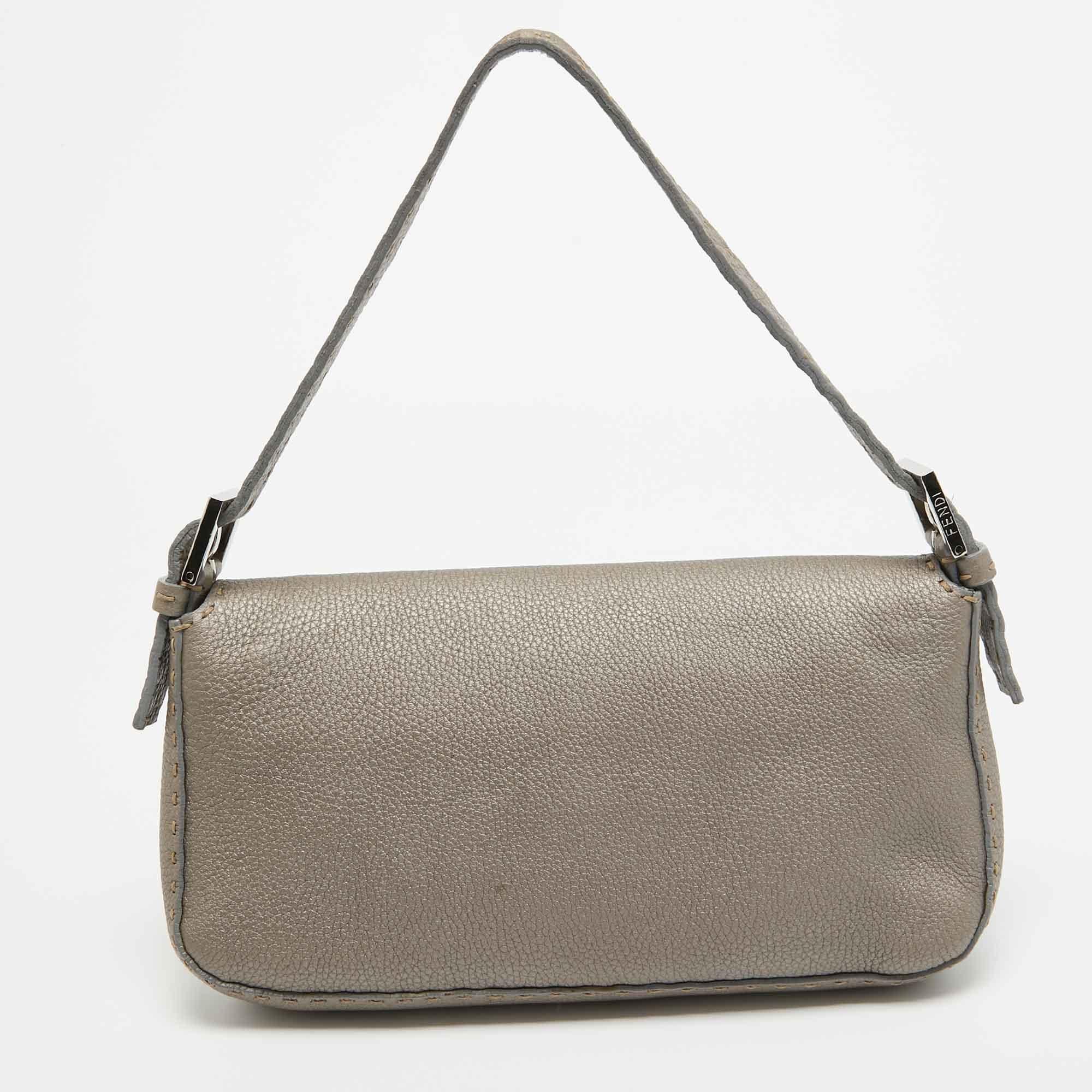 Designer bags are ideal companions for ample occasions! Here we have a fashion-meets-functionality piece crafted with precision. It has been equipped with a well-sized interior that can easily fit all your essentials.

Includes: Original Dustbag


