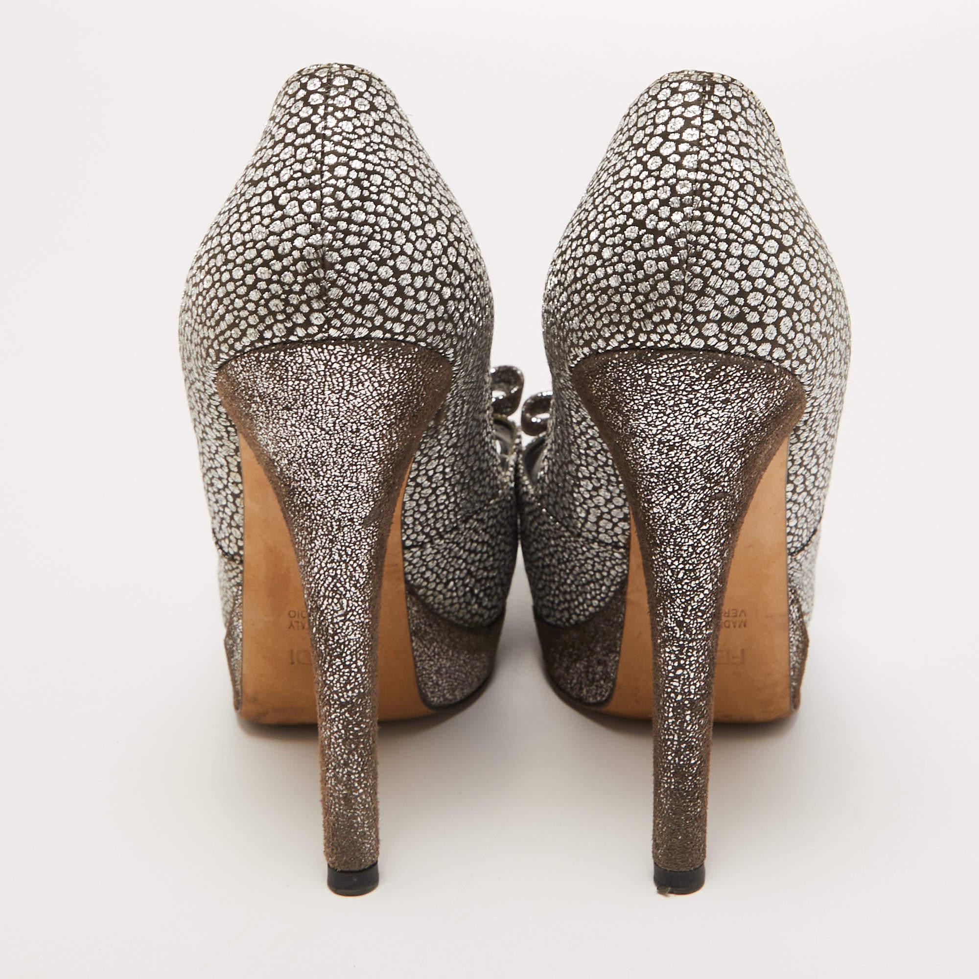 De las mujeres Fendi Brocado Metálico Tela Lazo Deco Peep Toe Plataforma Bombas Tamaño 39