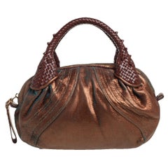 Fendi Metallic Bronze Texturiertes Leder Baby Spy Tasche