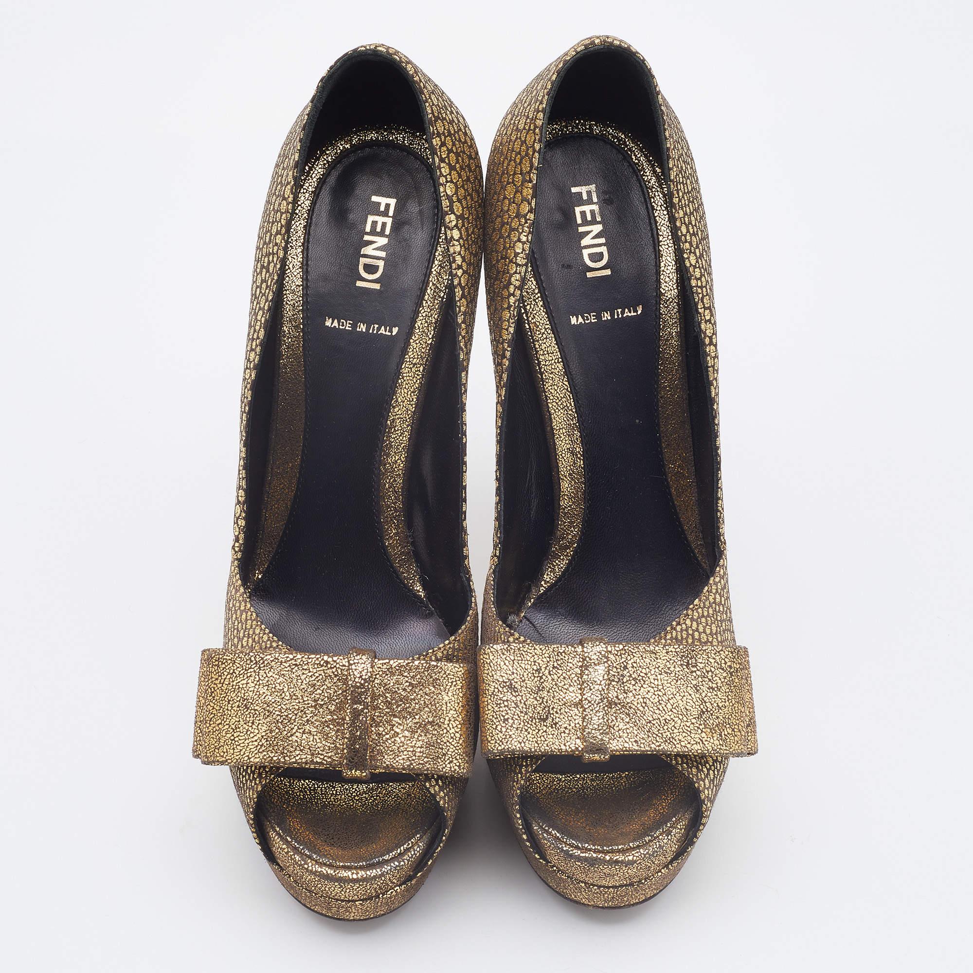 Brown Fendi Metallic Gold Brocade Fabric Deco Peep Toe Bow Platform Pumps Size 37.5 For Sale