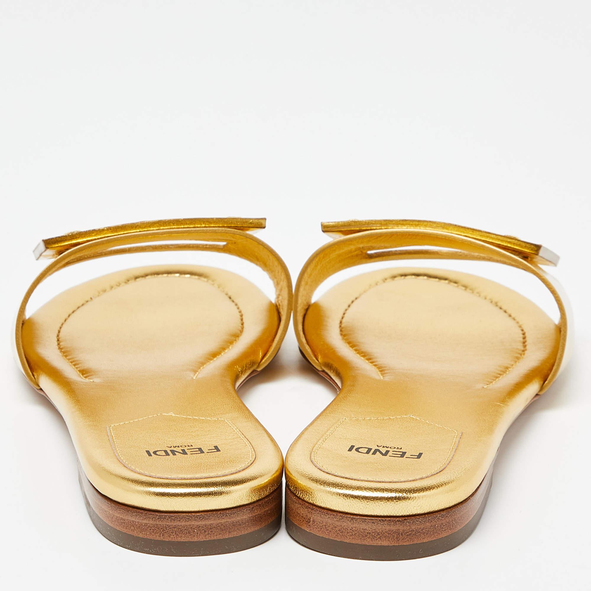 Fendi Metallic Gold Leather Baguette Flat Slides Size 38 In Excellent Condition In Dubai, Al Qouz 2