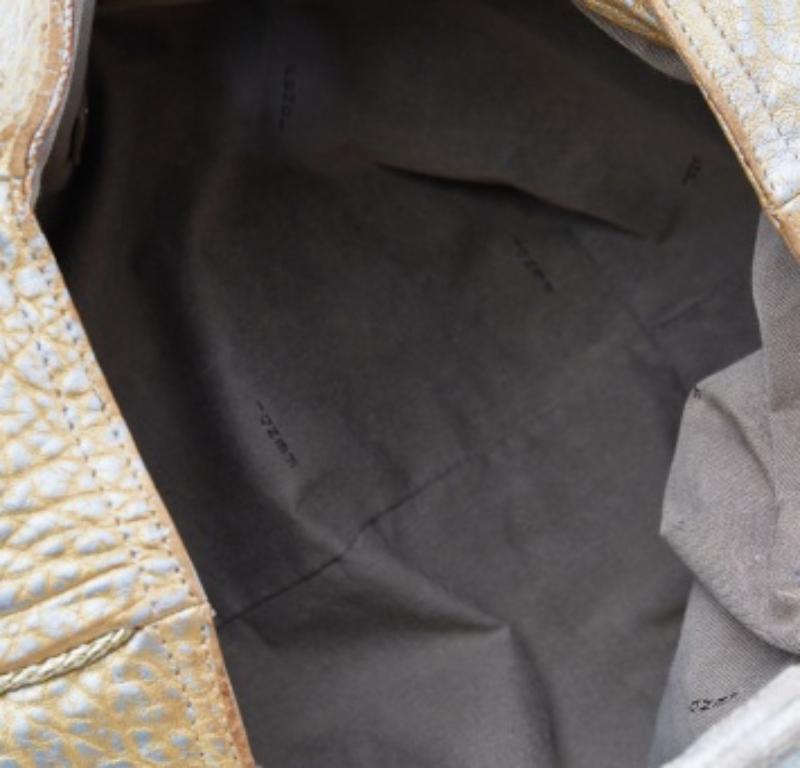 Fendi Hobo espía en piel dorada metalizada con textura holográfica en Bastante bueno Estado en Dubai, Al Qouz 2