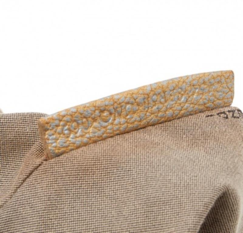 Fendi Hobo espía en piel dorada metalizada con textura holográfica 1
