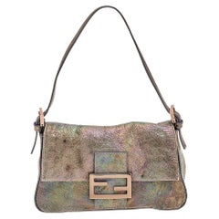 Borsa a tracolla Mama in pelle grigia metallizzata di Fendi