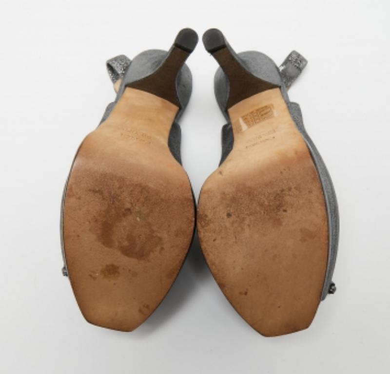 Fendi Sandalias de ante gris metalizado Fendista Peep Toe Slingback Platform Talla 38.5 en venta 4