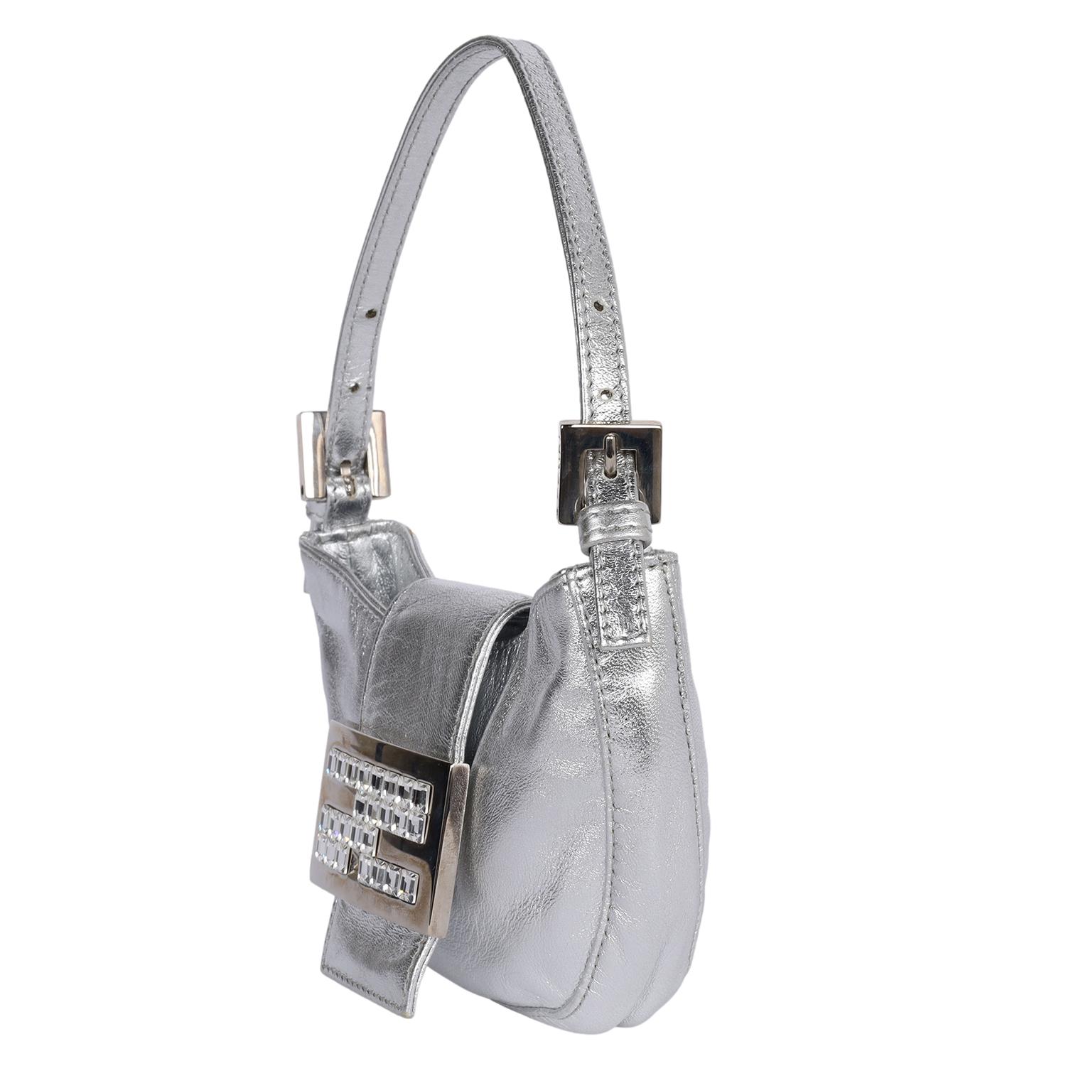 Fendi Metallic Mini Croissant Bag A. Silver In condizioni buone in vendita a Salt Lake Cty, UT