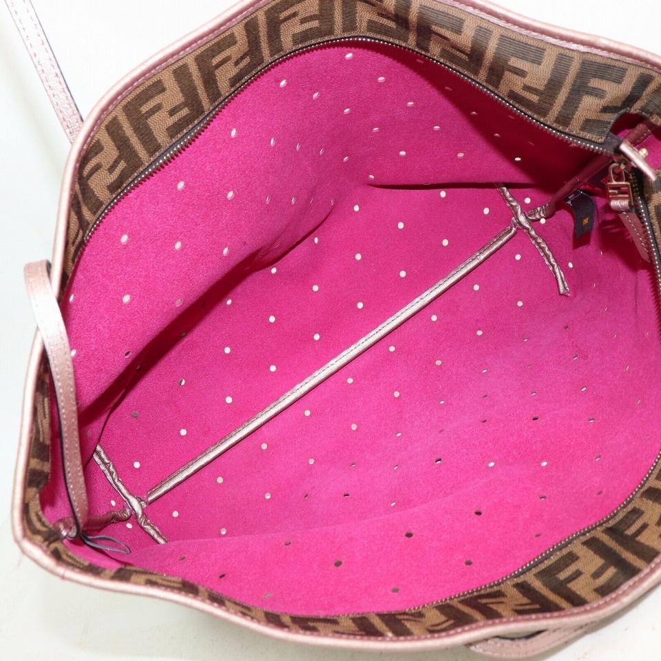 Marron Fendi - Sac fourre-tout en cuir rose perforé métallisé avec pochette 870587 en vente