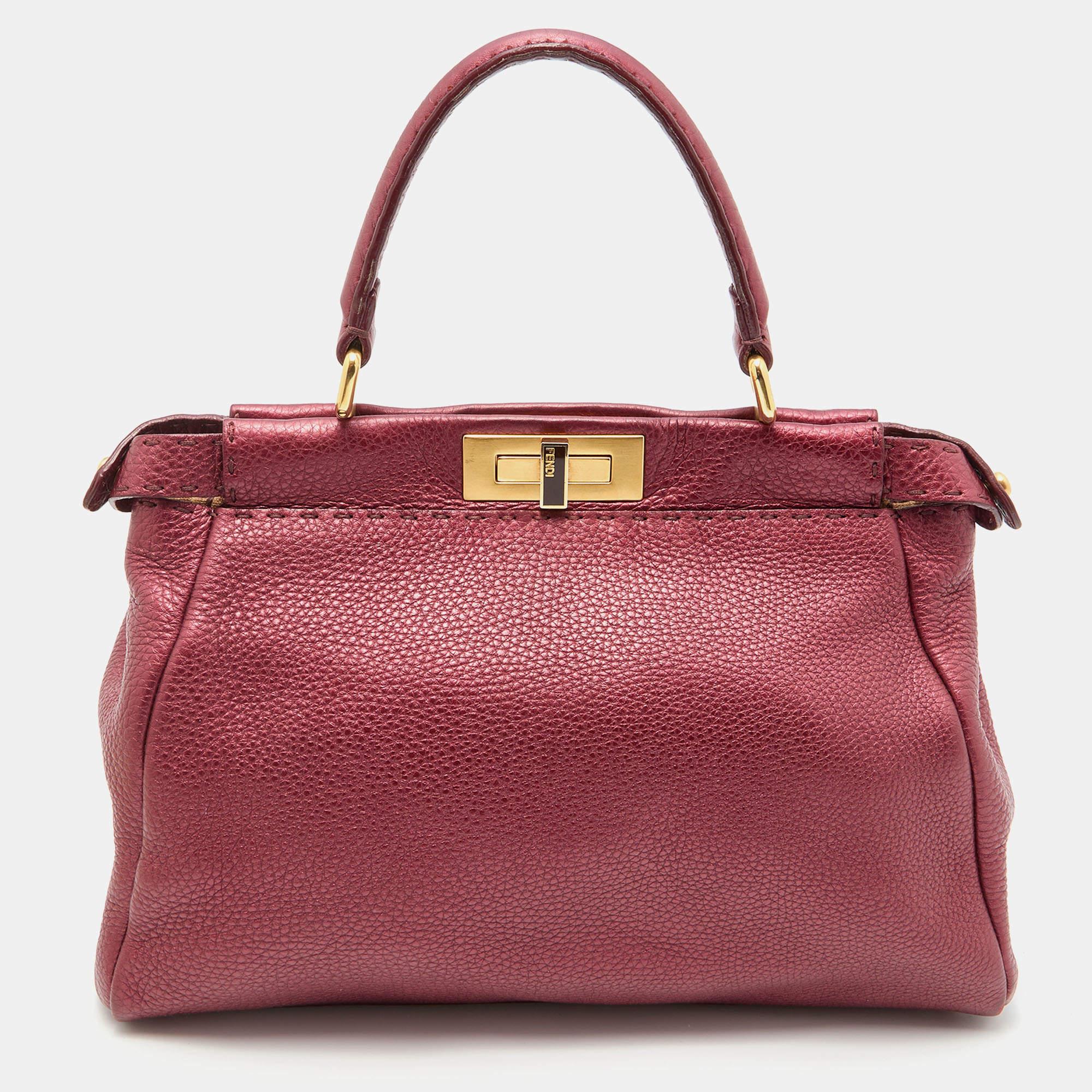 This designer bag for women is super classy and functional, perfect for everyday use. We like the notable details and its high-quality finish.

Includes: Original Dustbag, Detachable Strap

