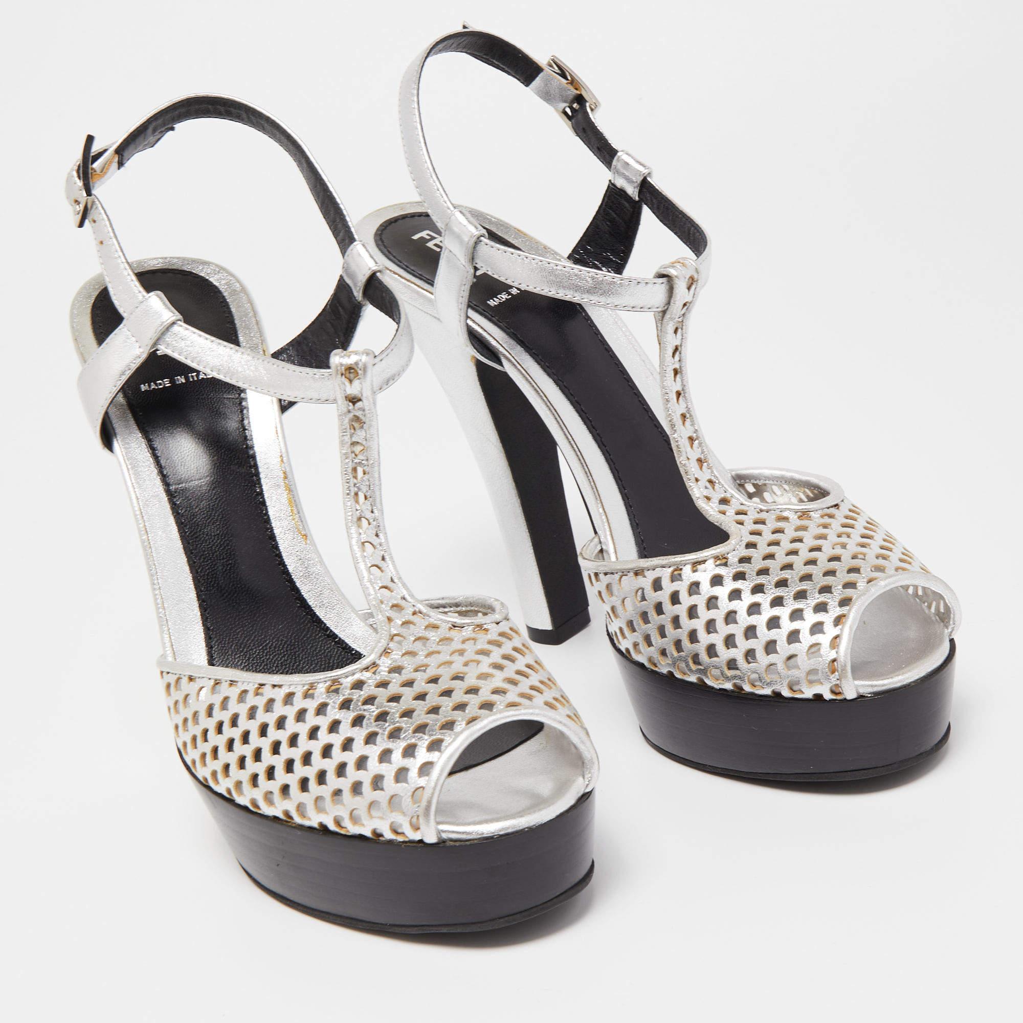 Fendi Metallic Silver Laser Leather T-Strap Peep Toe Platform Sandals Size 40 In Excellent Condition In Dubai, Al Qouz 2