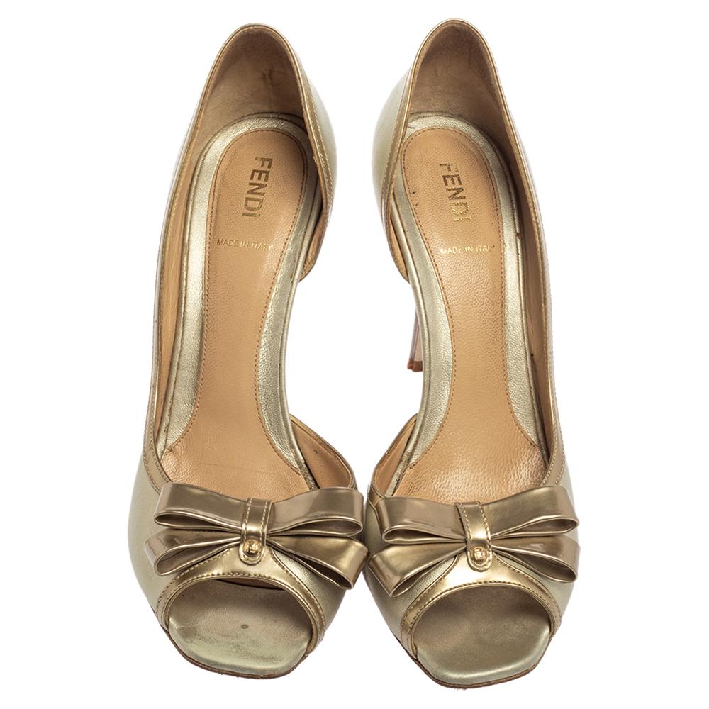 These exquisite pumps from Fendi are stylish, feminine, and versatile that makes them worth splurging on. Crafted from silver leather, these pumps flaunt peep toes with dainty bows on the uppers. These beauties are set on 10 cm heels that provide