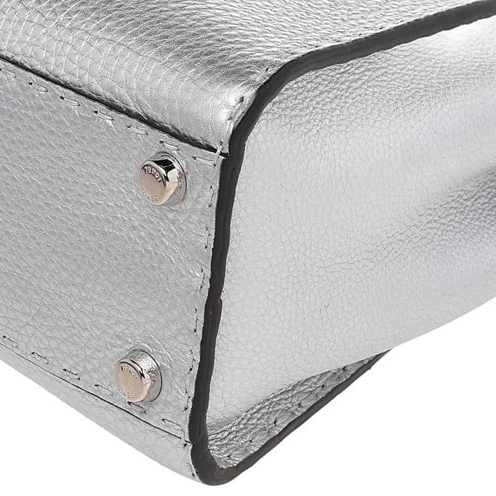 Fendi Metallic Silver Leather Medium Selleria Peekaboo Top Handle Bag In Excellent Condition In Dubai, Al Qouz 2