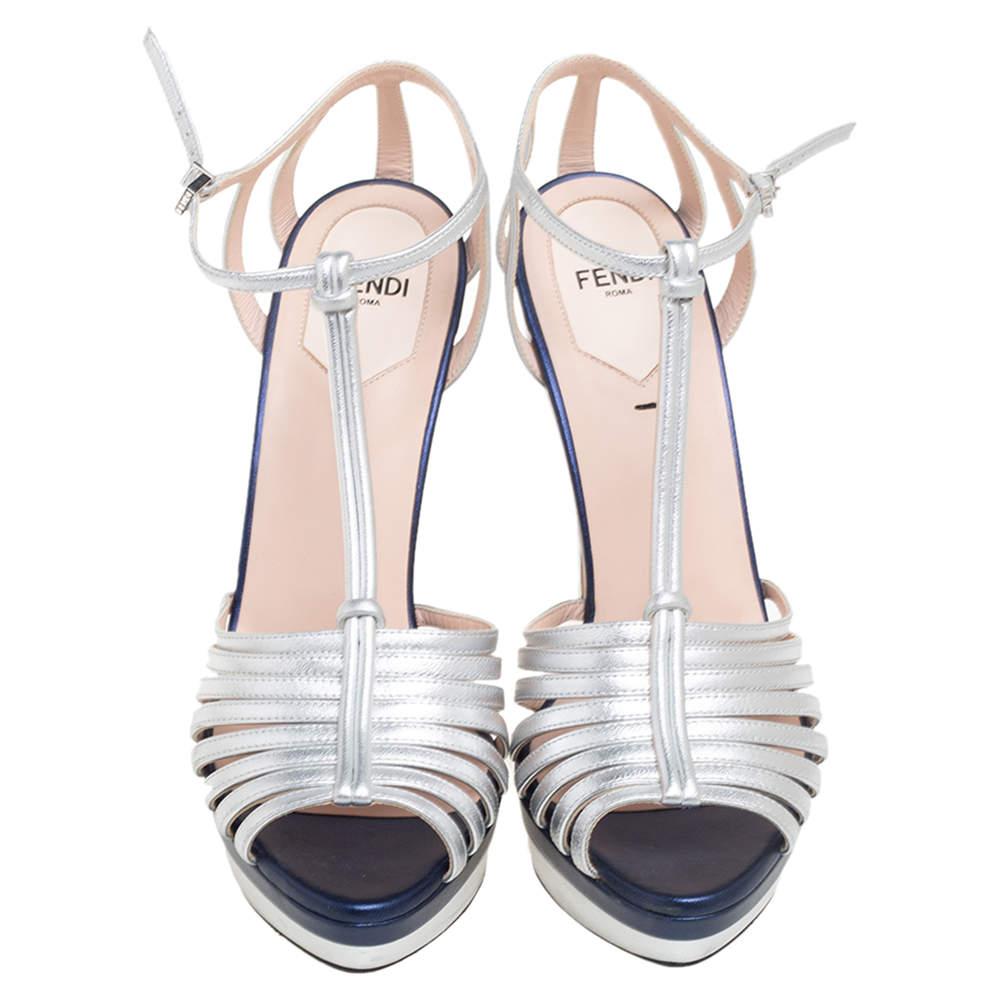 Fendi Metallic Silver Leather T- Strap Platform Sandals Size 38 In Fair Condition In Dubai, Al Qouz 2