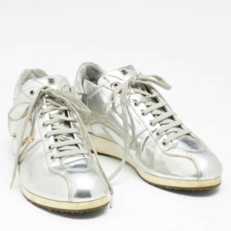 Women's Fendi Metallic Silver Patent Leather Low Top Sneakers Size 38 For Sale