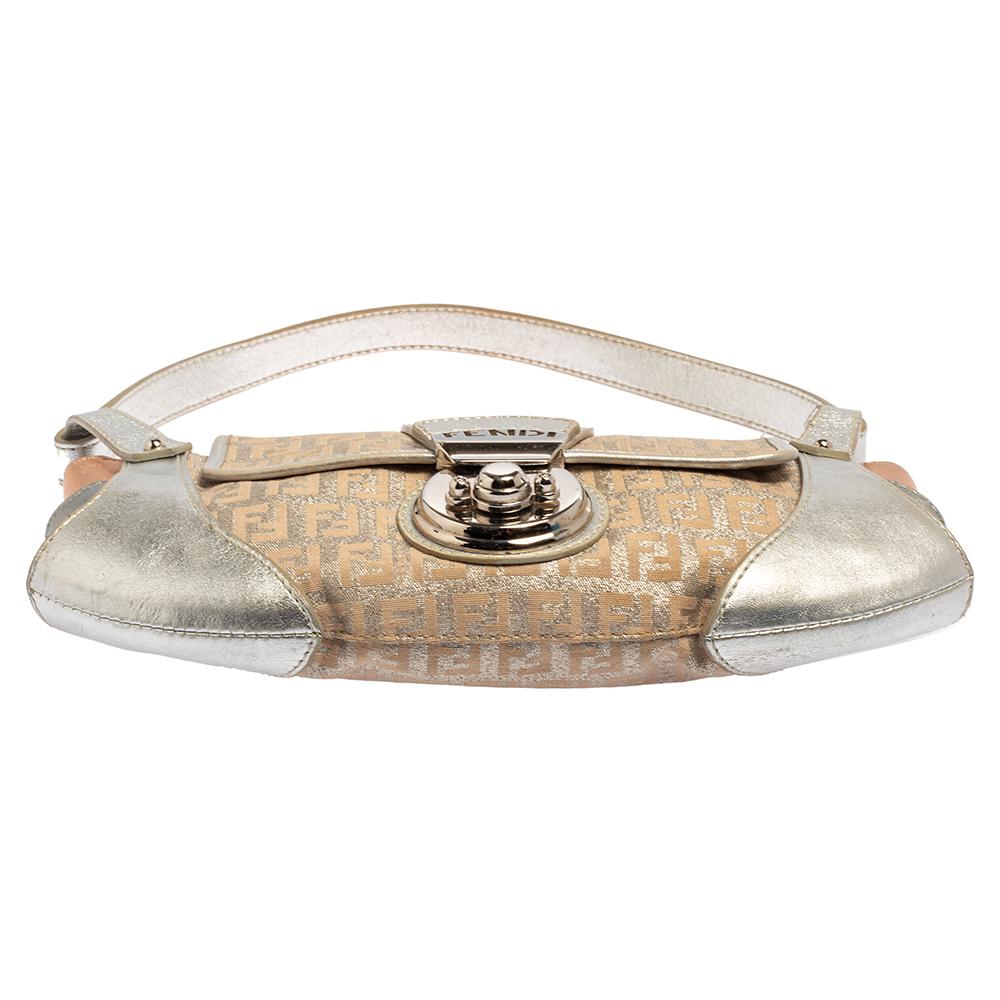 Fendi Borsa a tracolla Borsa Tuc in tela e pelle Zucchino argento metallizzato In condizioni discrete a Dubai, Al Qouz 2