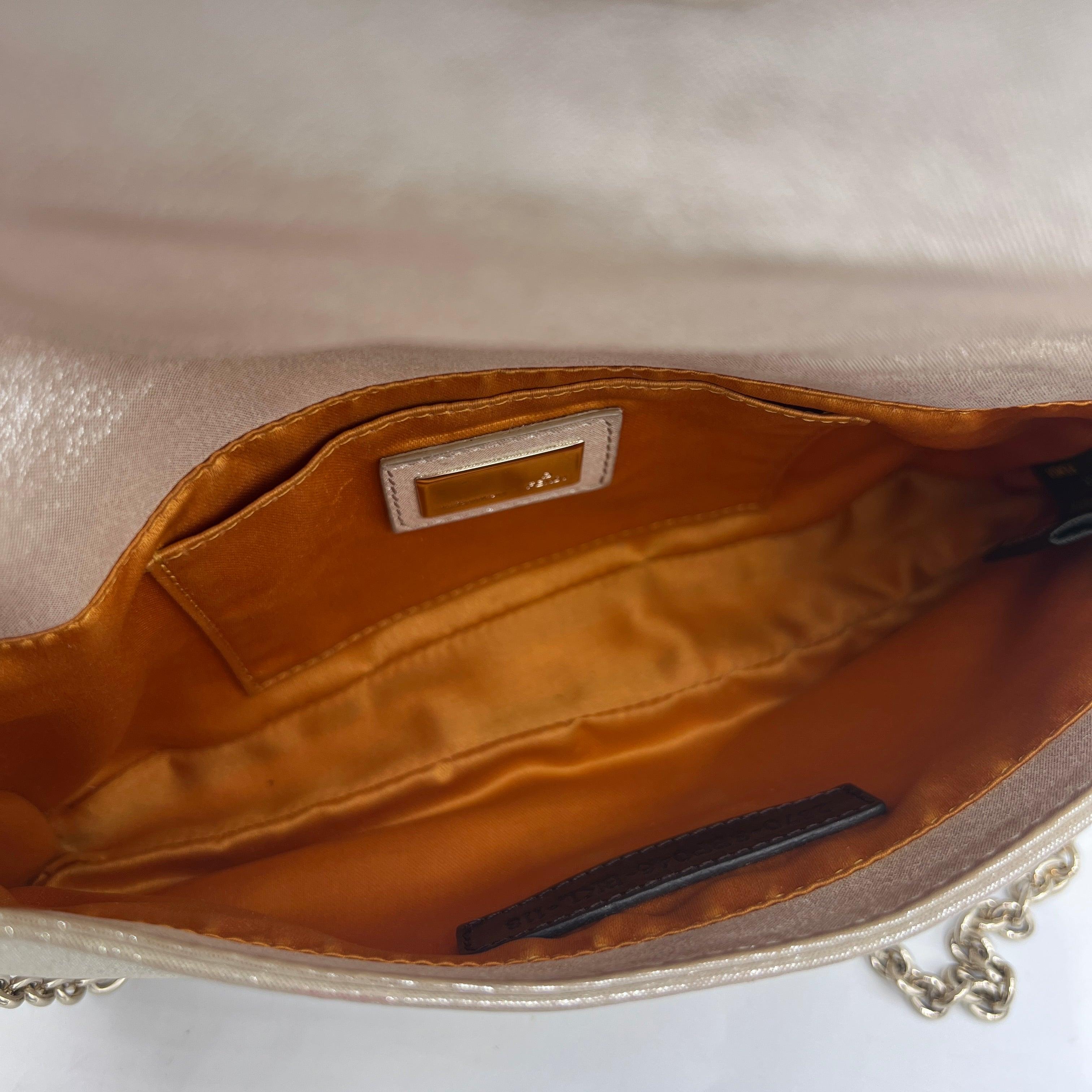 Fendi - Pochette en cuir métallisé Mia - Beige en vente 6