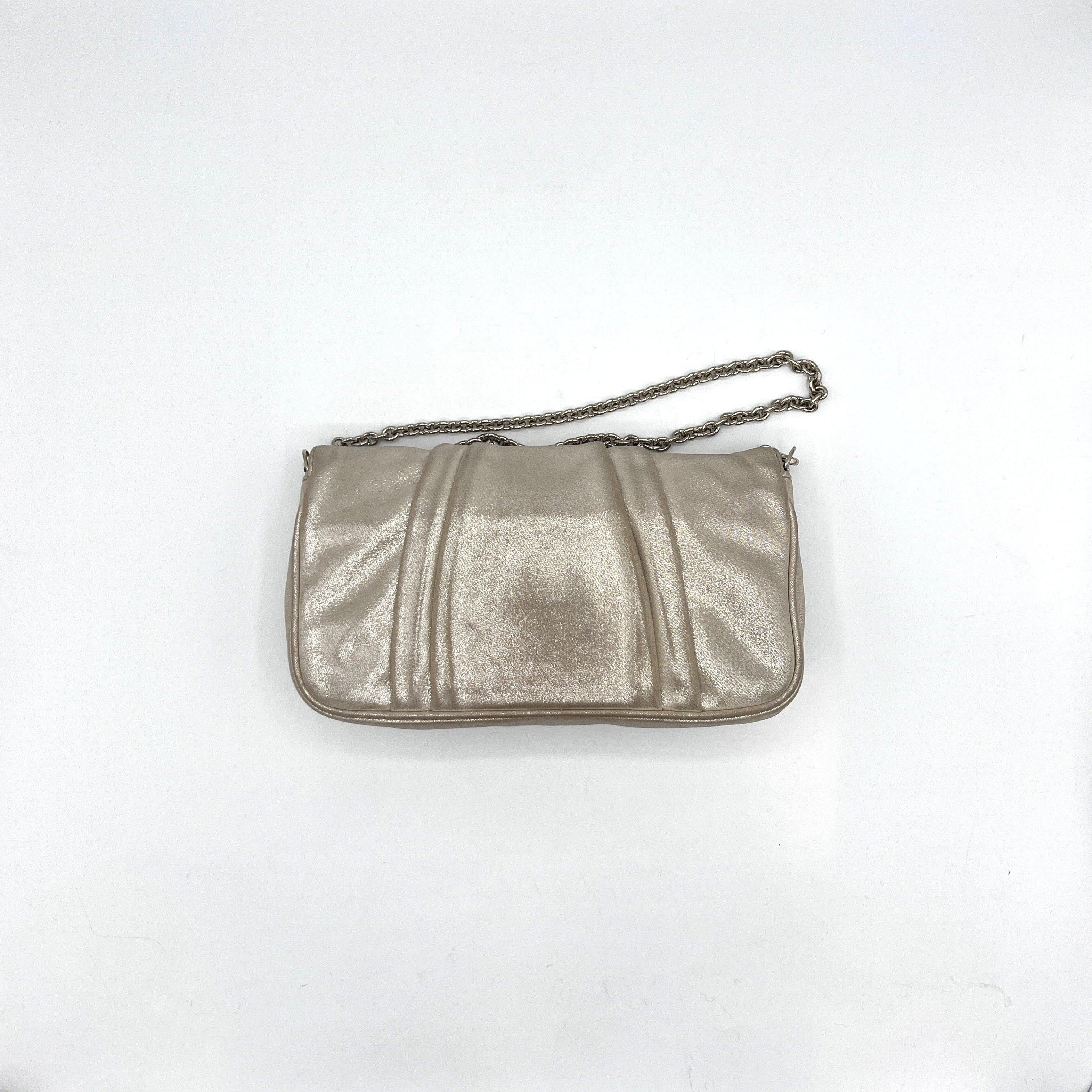 Fendi - Pochette en cuir métallisé Mia - Beige en vente 1