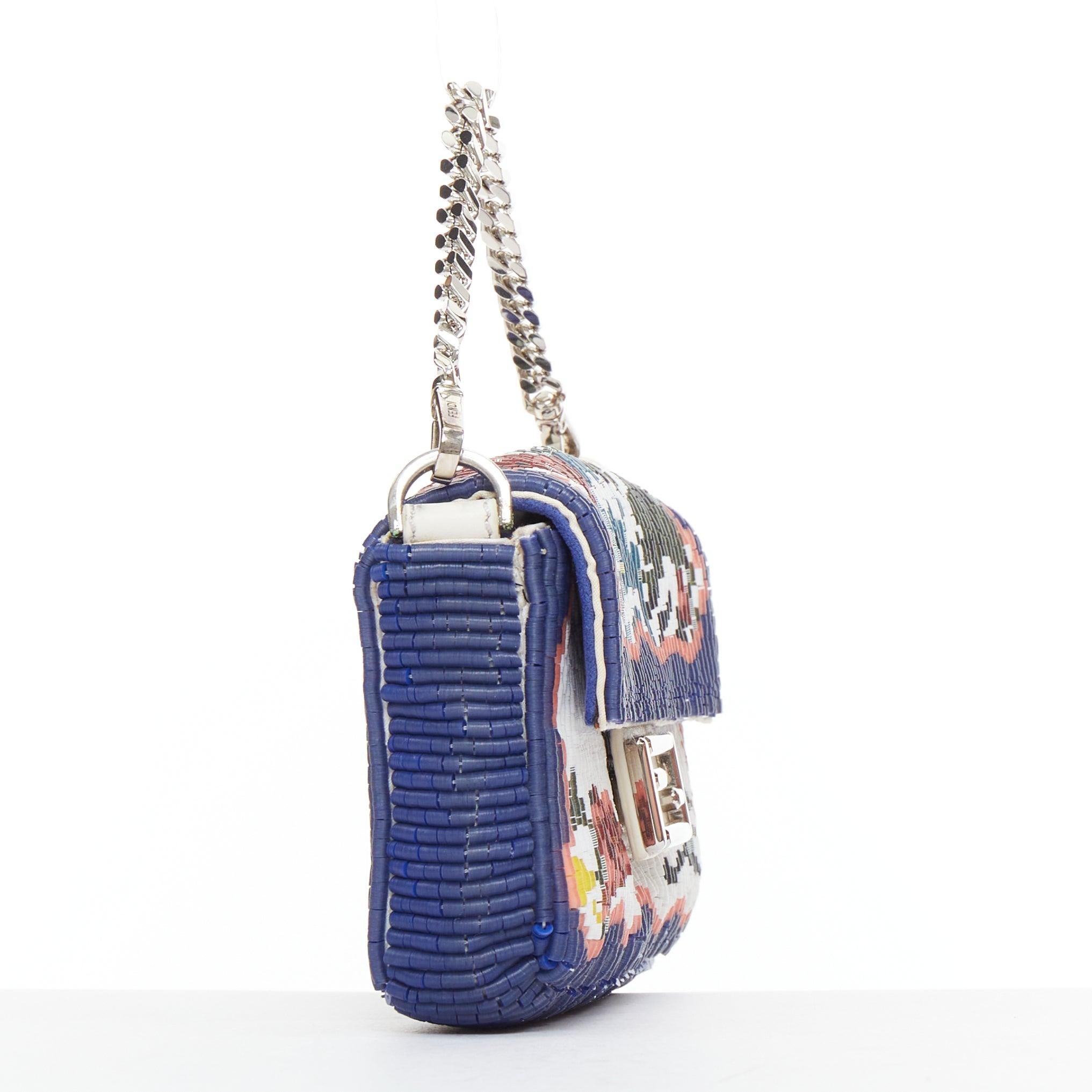 FENDI Micro Baguette azul colorido bordado con cuentas logo FF solapa cadena bolso en Excelente estado para la venta en Hong Kong, NT