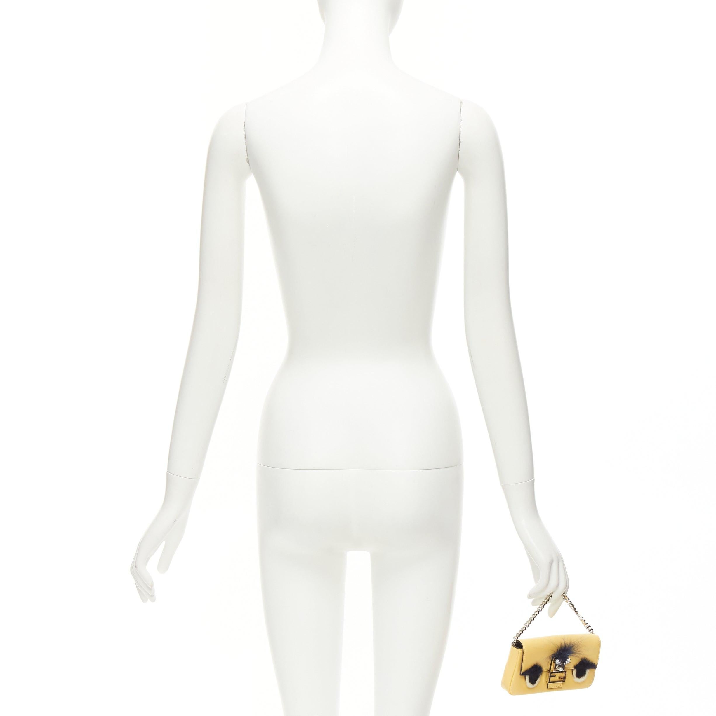FENDI Micro Baguette butter yellow black fur eye leather top handle bag
Référence : AAWC/A00996
Marque : Fendi
Modèle : Micro Baguette
MATERIAL : Cuir, fourrure, métal
Couleur : jaune, noir
Motif : Solide
Fermeture : aimant
Doublure : Cuir