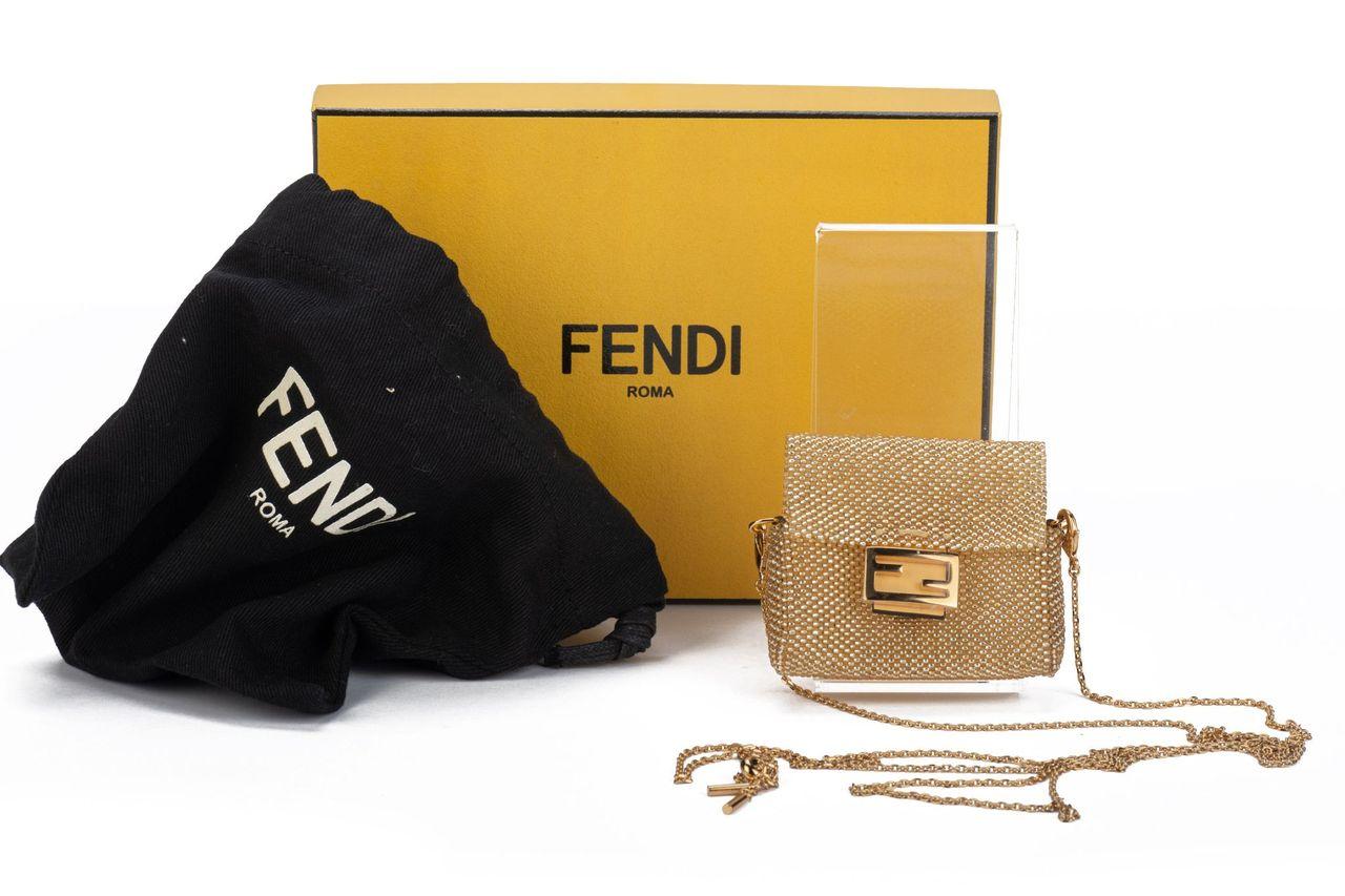Fendi Micro Baguette-Seeschliff-Perlen Gold NIB im Angebot 4