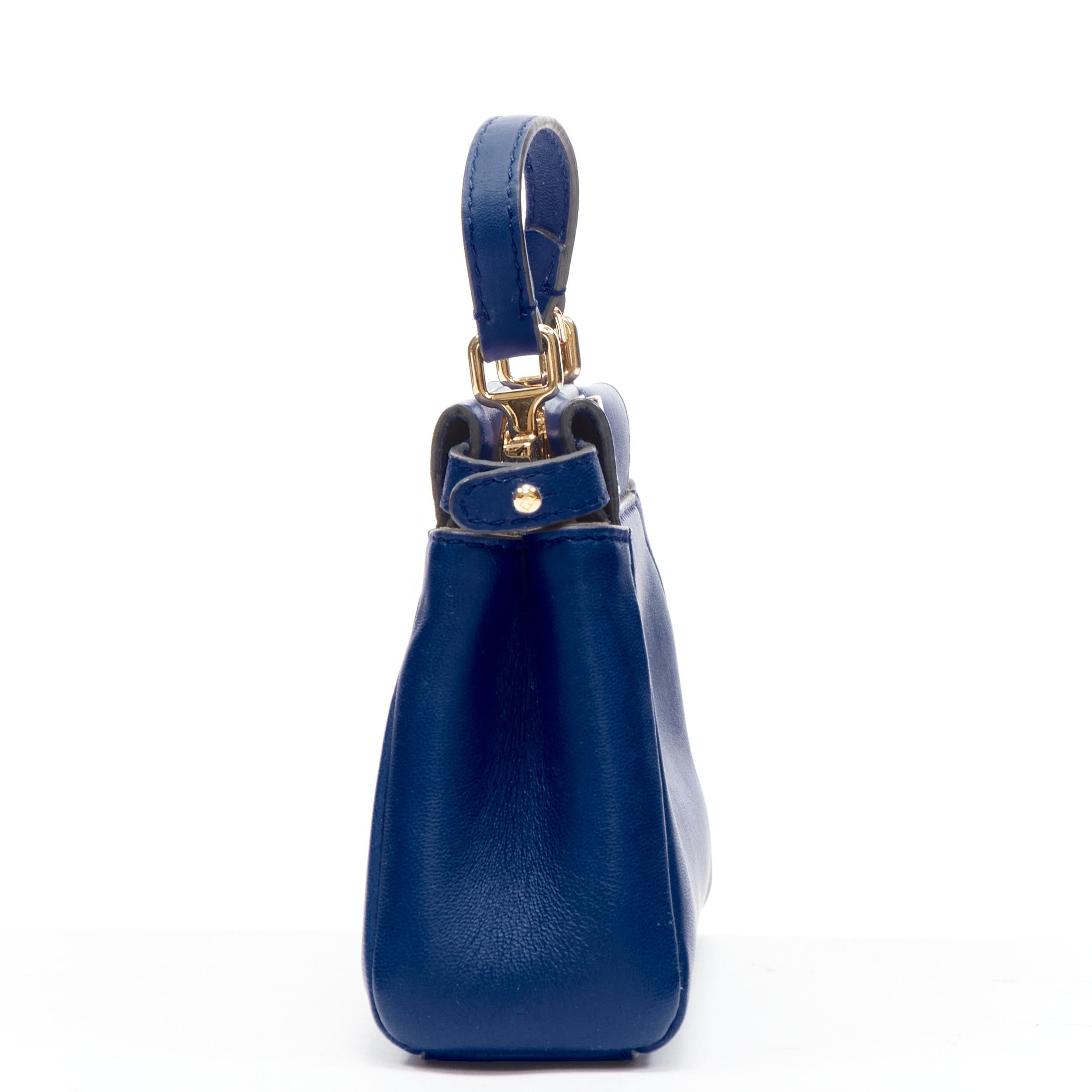 FENDI - Sac à bandoulière en cuir bleu micro Peekaboo avec détails dorés Excellent état - En vente à Hong Kong, NT