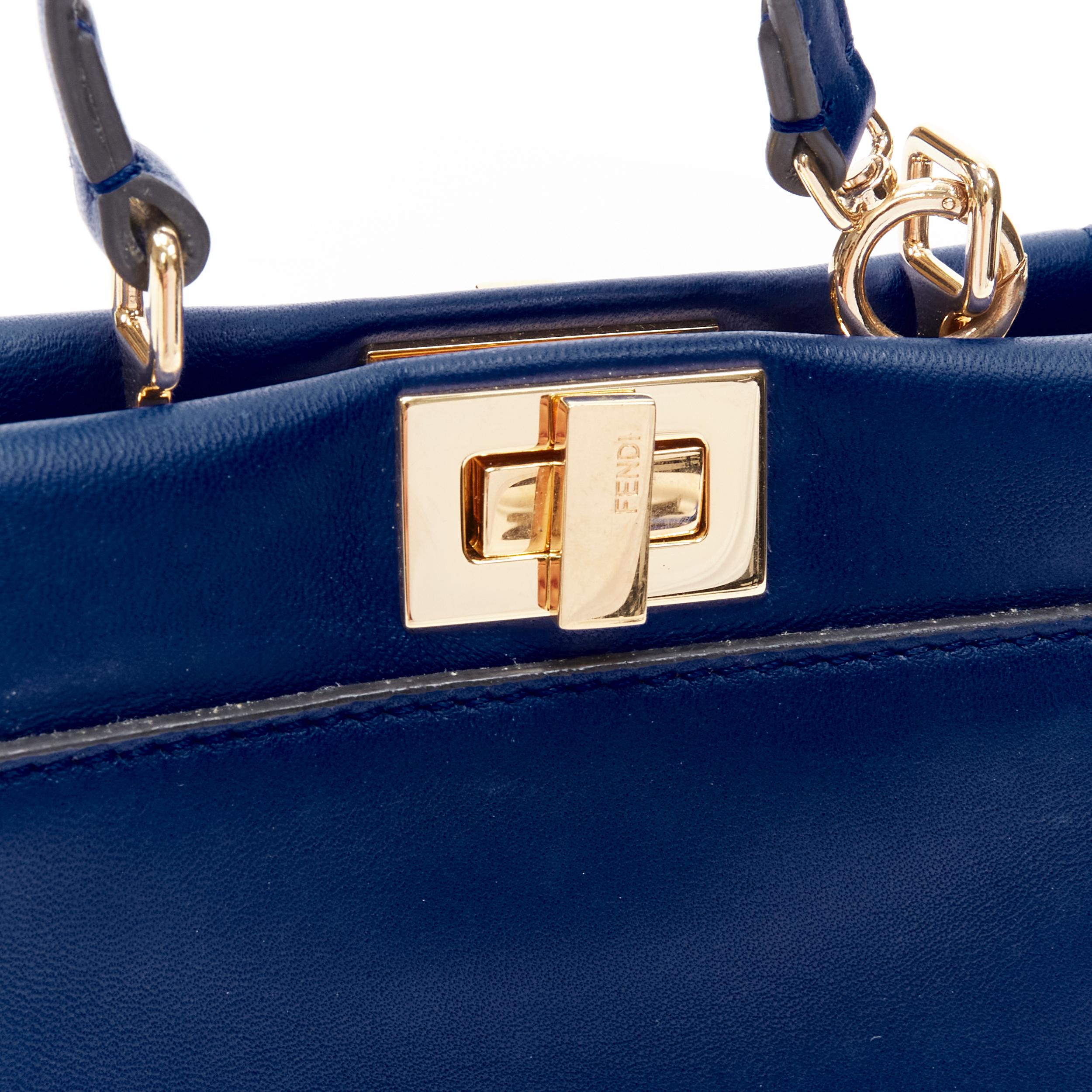 FENDI Micro Peekaboo Umhängetasche aus blauem Leder mit goldenen Beschlägen im Angebot 2