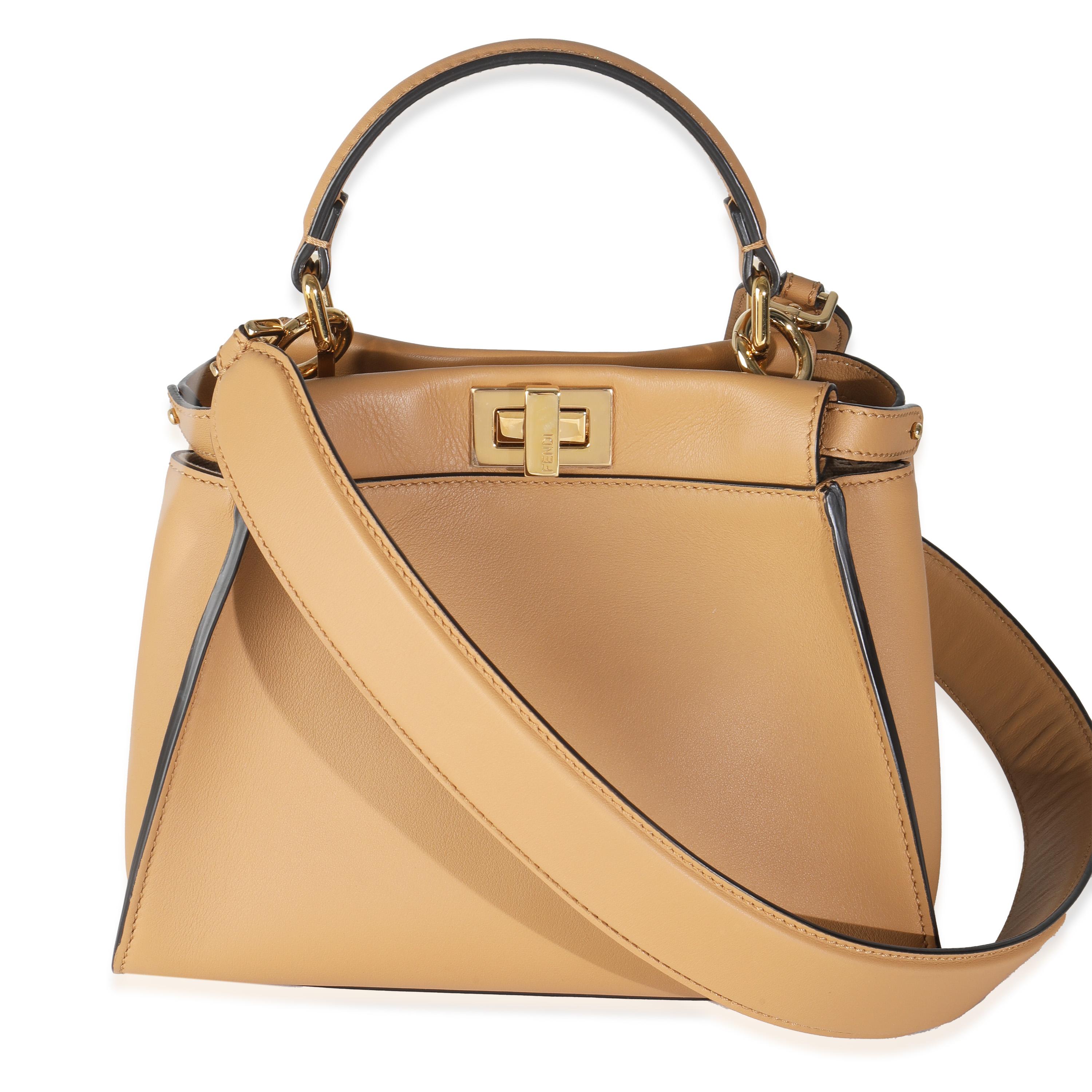 Titolo dell'elenco: Fendi Miele Scuro Nappa Petite Peekaboo I SEE U Satchel
SKU: Z144829
Condizioni: Usato 
Descrizione delle condizioni: Un classico di Fendi. La borsa Baguette è sinonimo dei primi anni 2000 e si è fatta conoscere in un episodio di