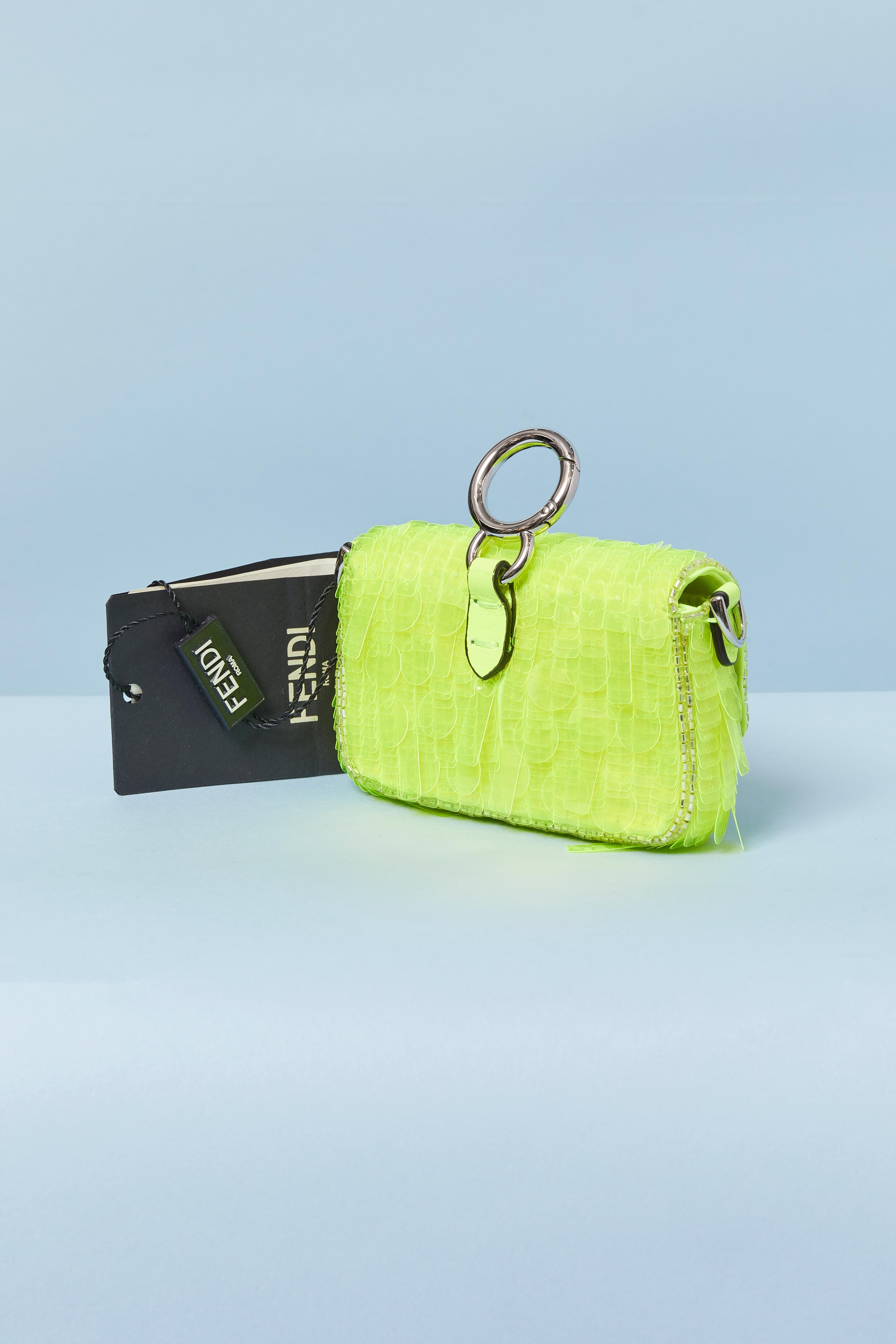 Fendi mini bag in neon yellow sequins In condizioni Nuovo in vendita a Saint-Ouen-Sur-Seine, FR