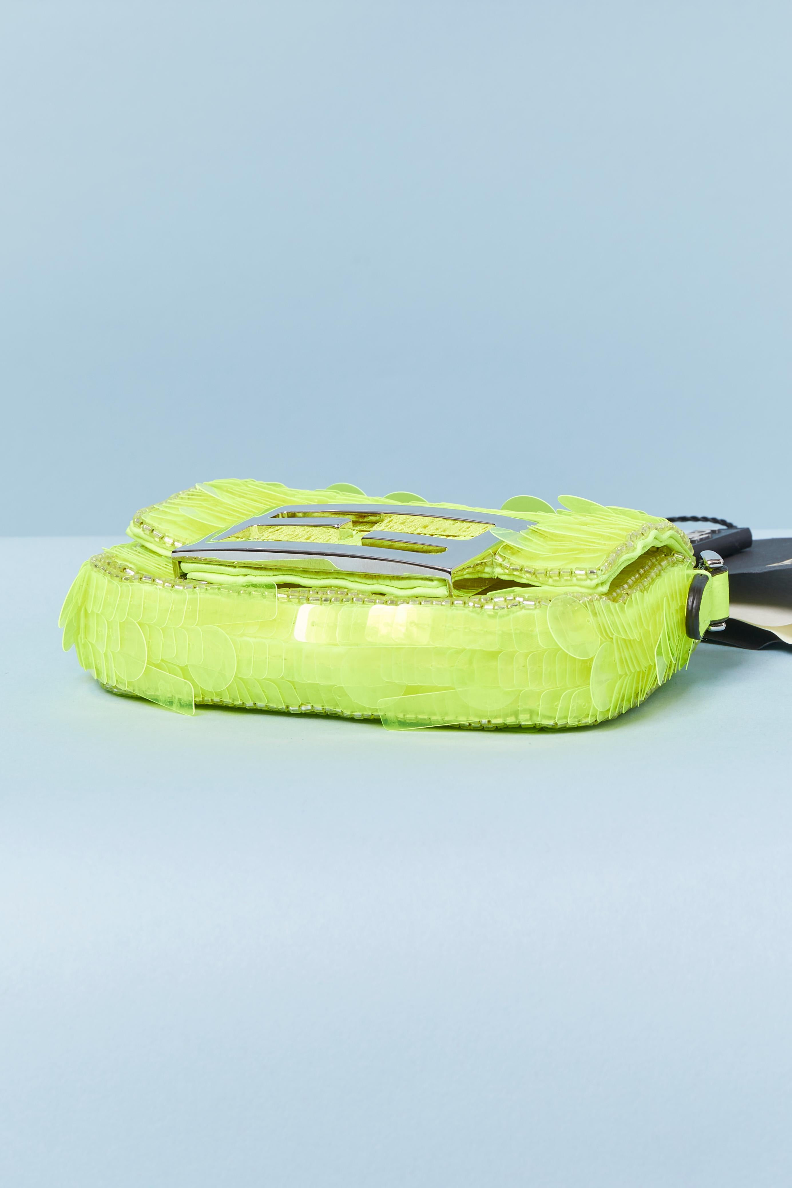 Donna Fendi mini bag in neon yellow sequins in vendita