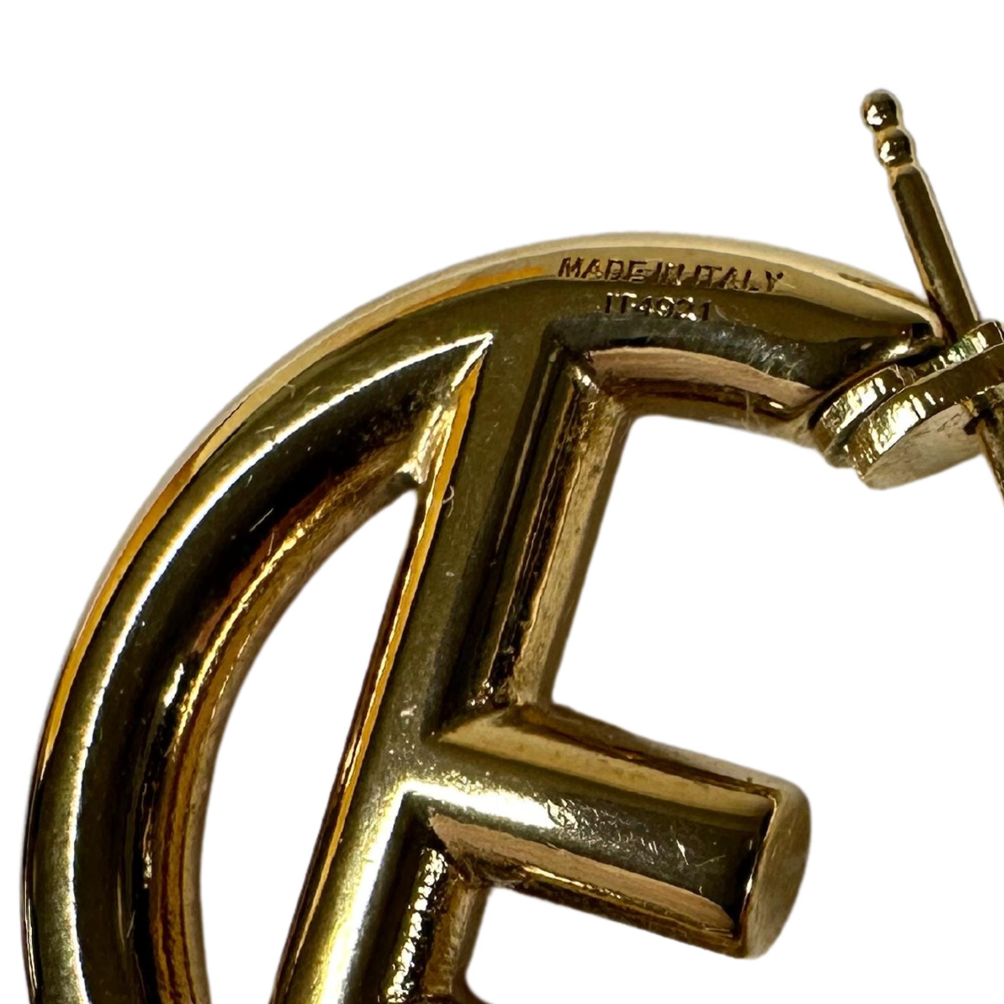 Fendi Mini-Logo-Ohrringe aus Gold mit Metallic 2